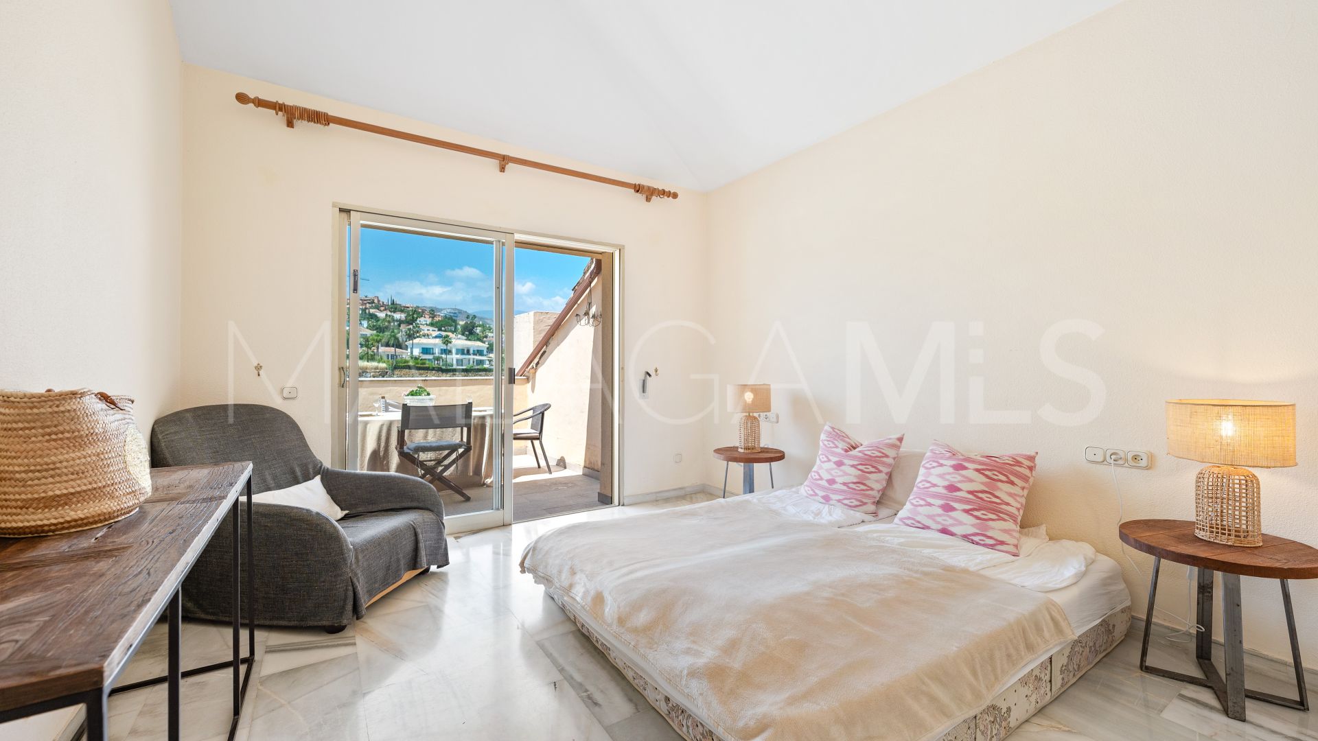 Zweistöckiges penthouse for sale in Country Club Las Brisas