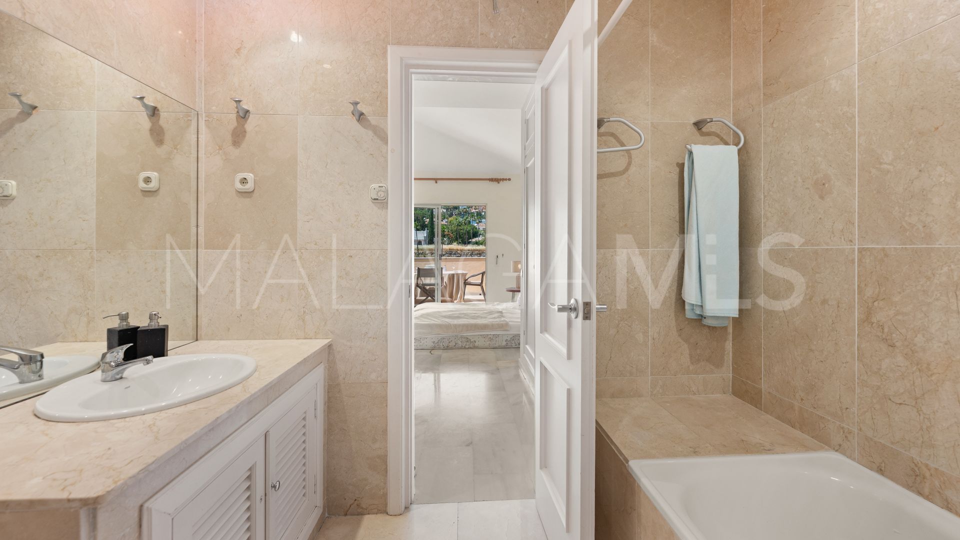 Zweistöckiges penthouse for sale in Country Club Las Brisas