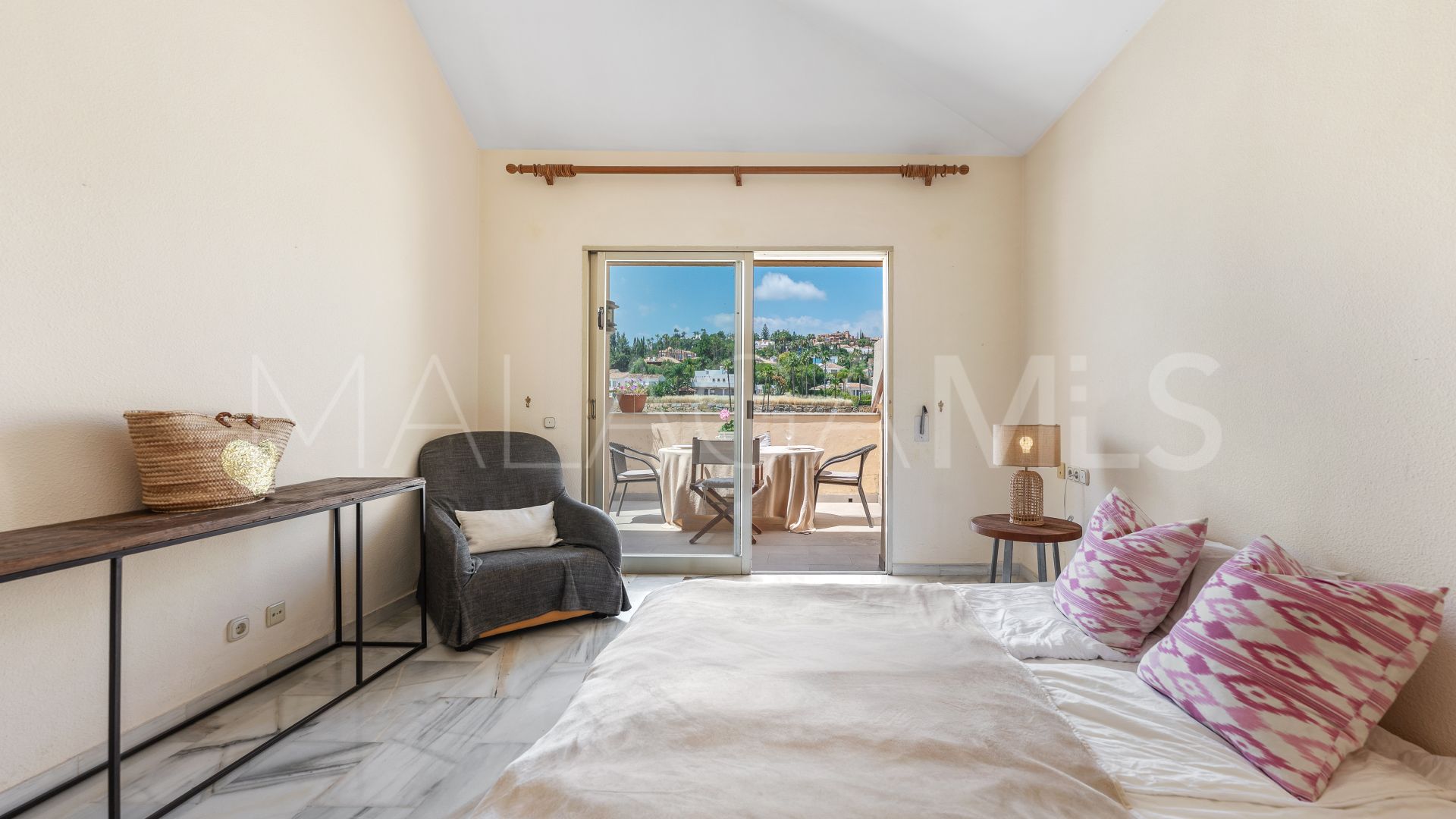 Zweistöckiges penthouse for sale in Country Club Las Brisas
