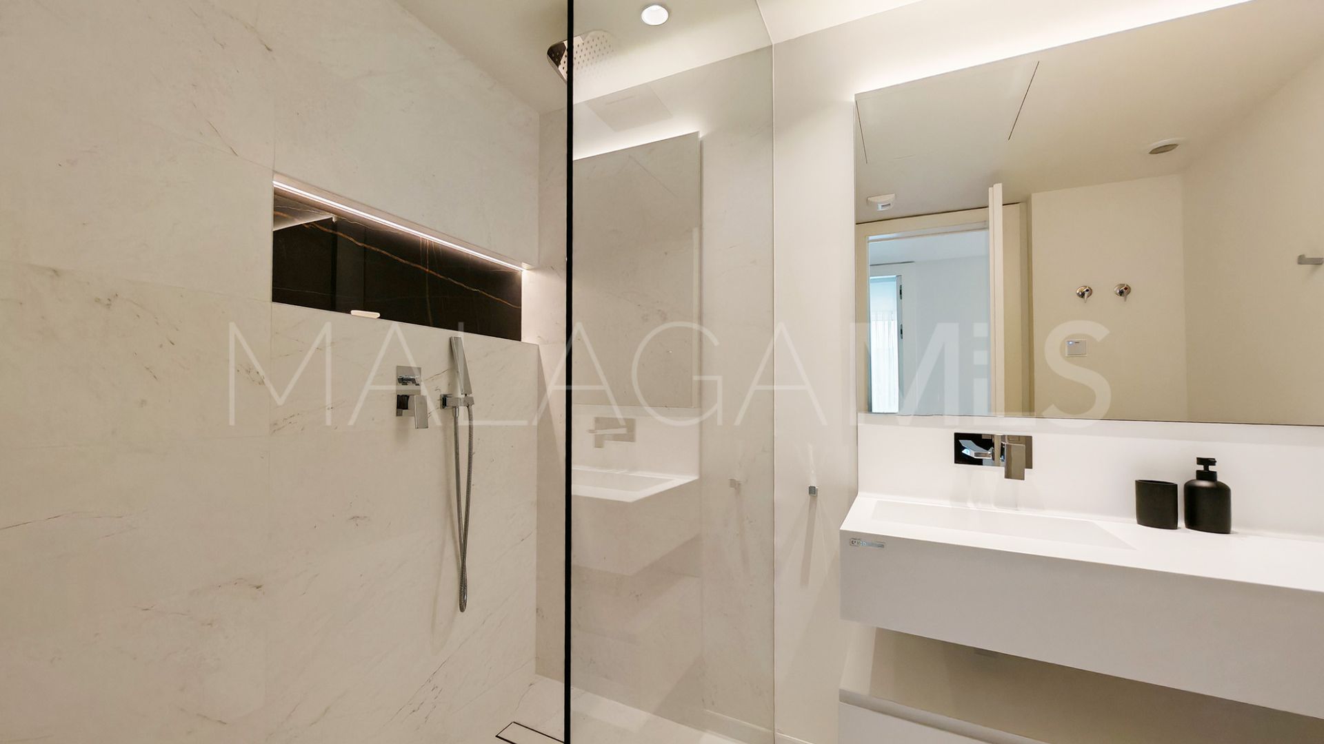 Buy apartamento planta baja in Marbella Ciudad with 3 bedrooms