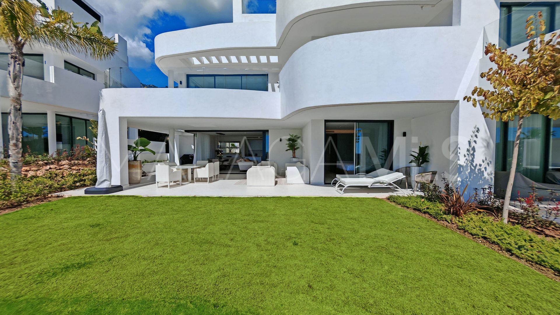 Buy apartamento planta baja in Marbella Ciudad with 3 bedrooms