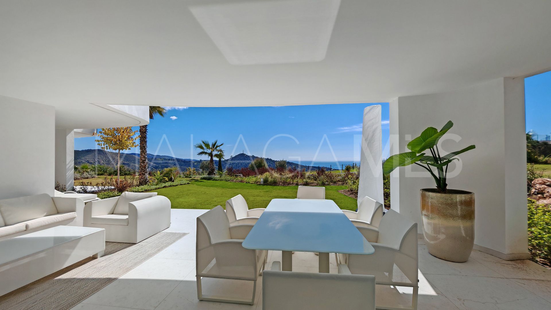 Buy apartamento planta baja in Marbella Ciudad with 3 bedrooms