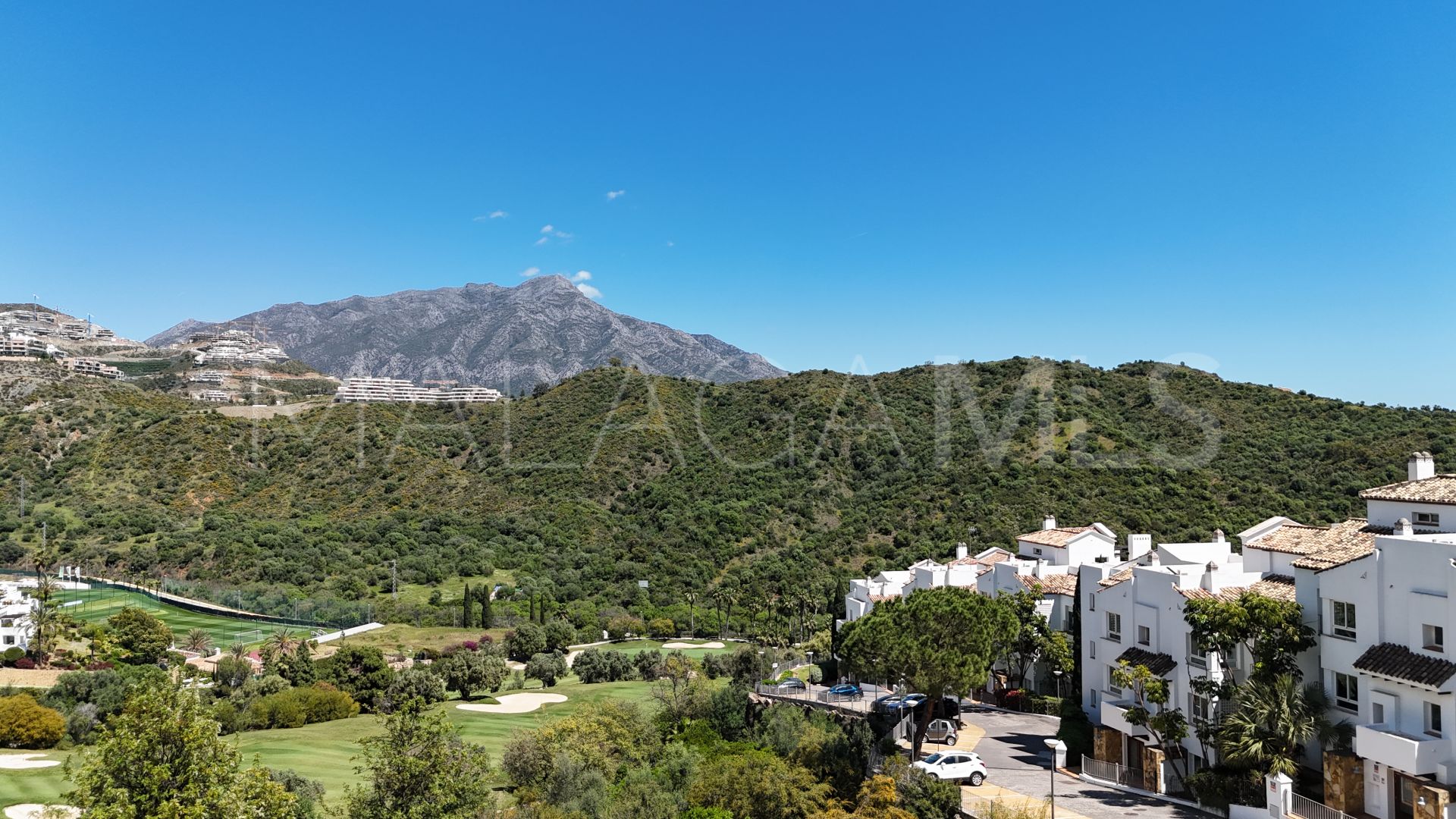 Se vende apartamento in Altos de La Quinta with 3 bedrooms
