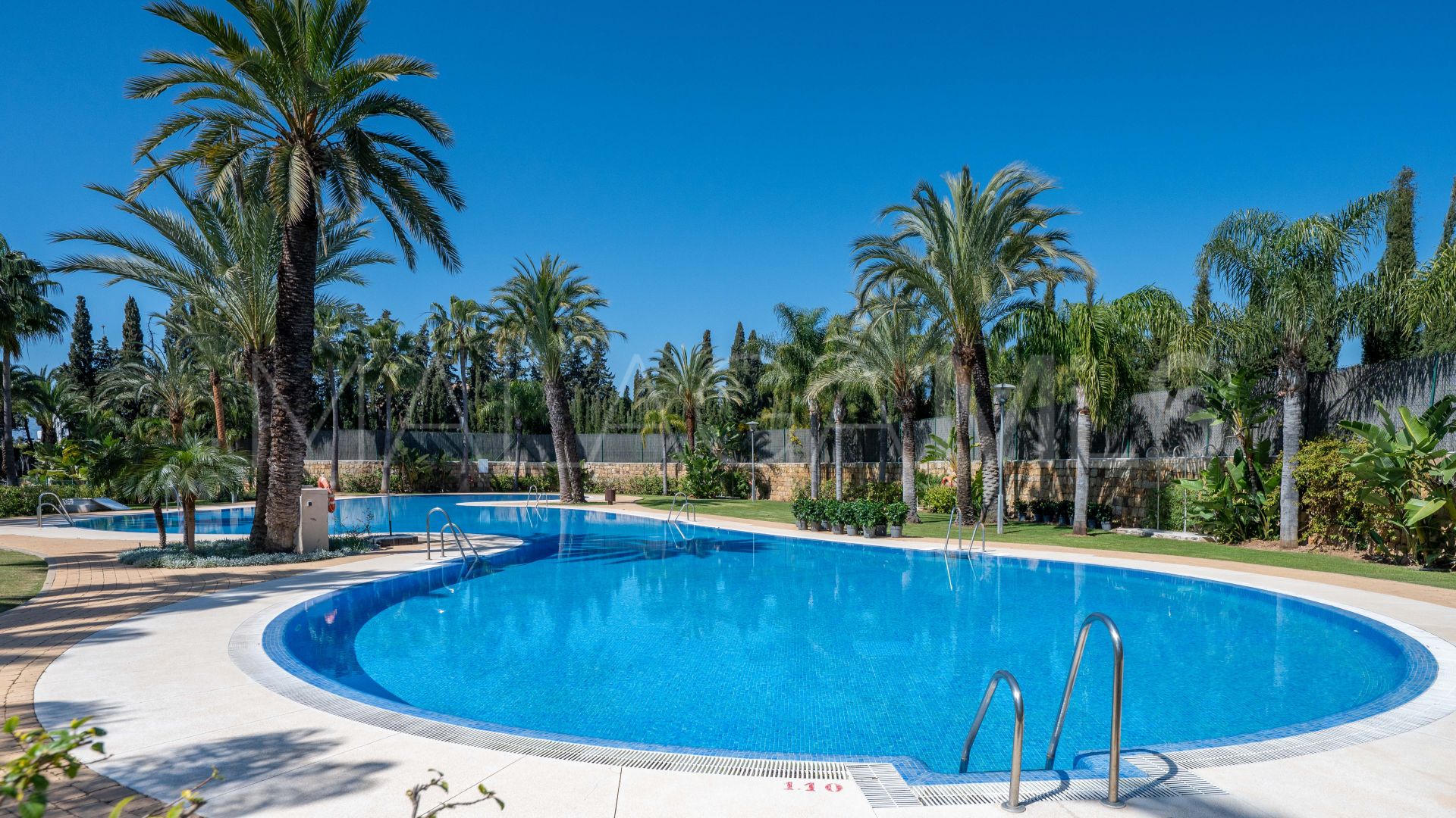 Lägenhet for sale in Nueva Andalucia