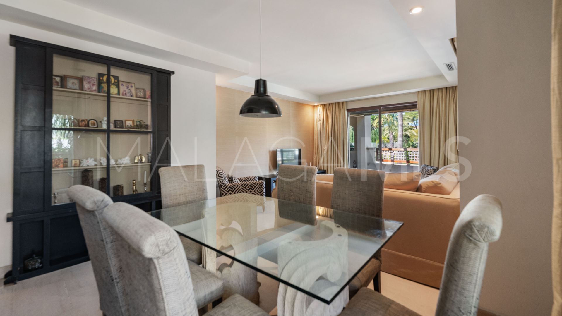 Lägenhet for sale in Nueva Andalucia