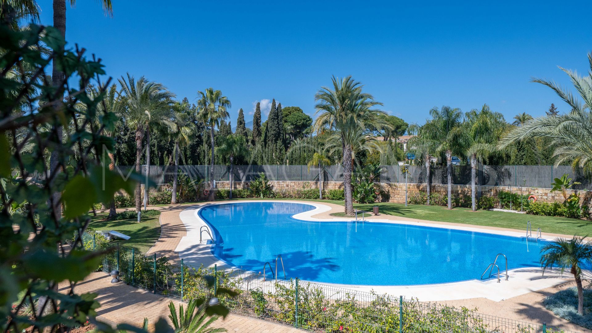 Lägenhet for sale in Nueva Andalucia