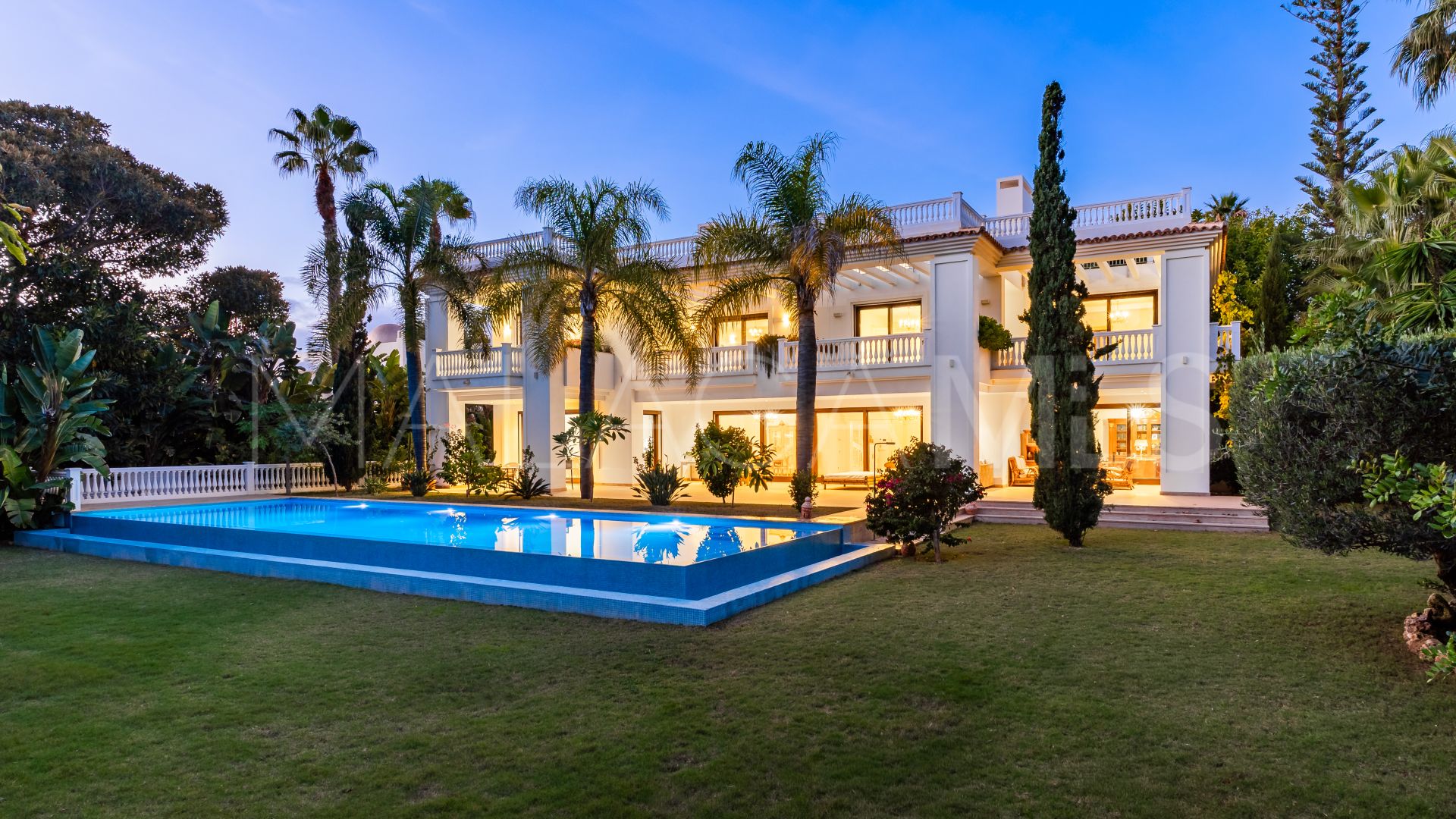 Villa for sale in Estepona