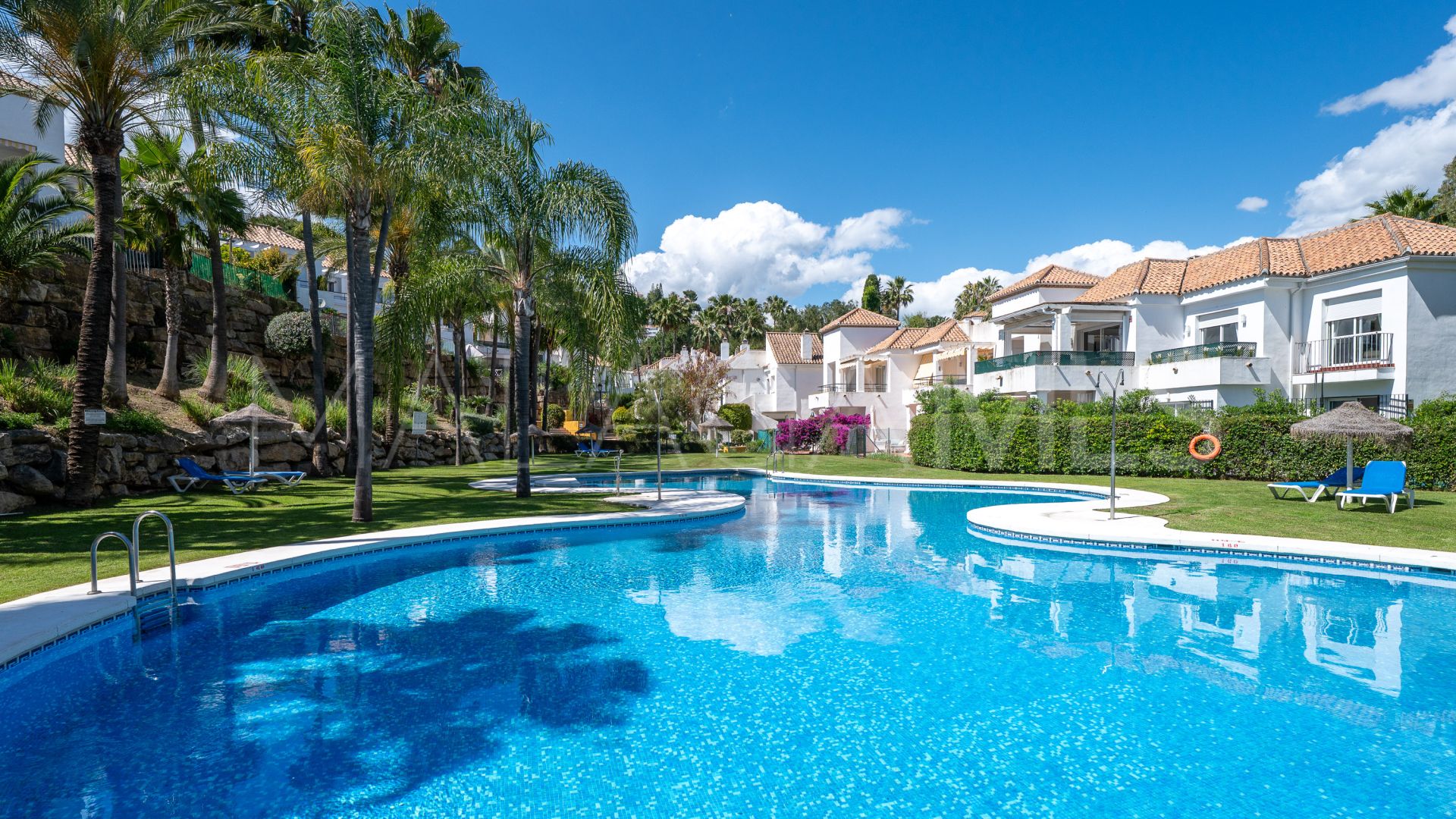 2 bedrooms Nueva Andalucia apartment for sale