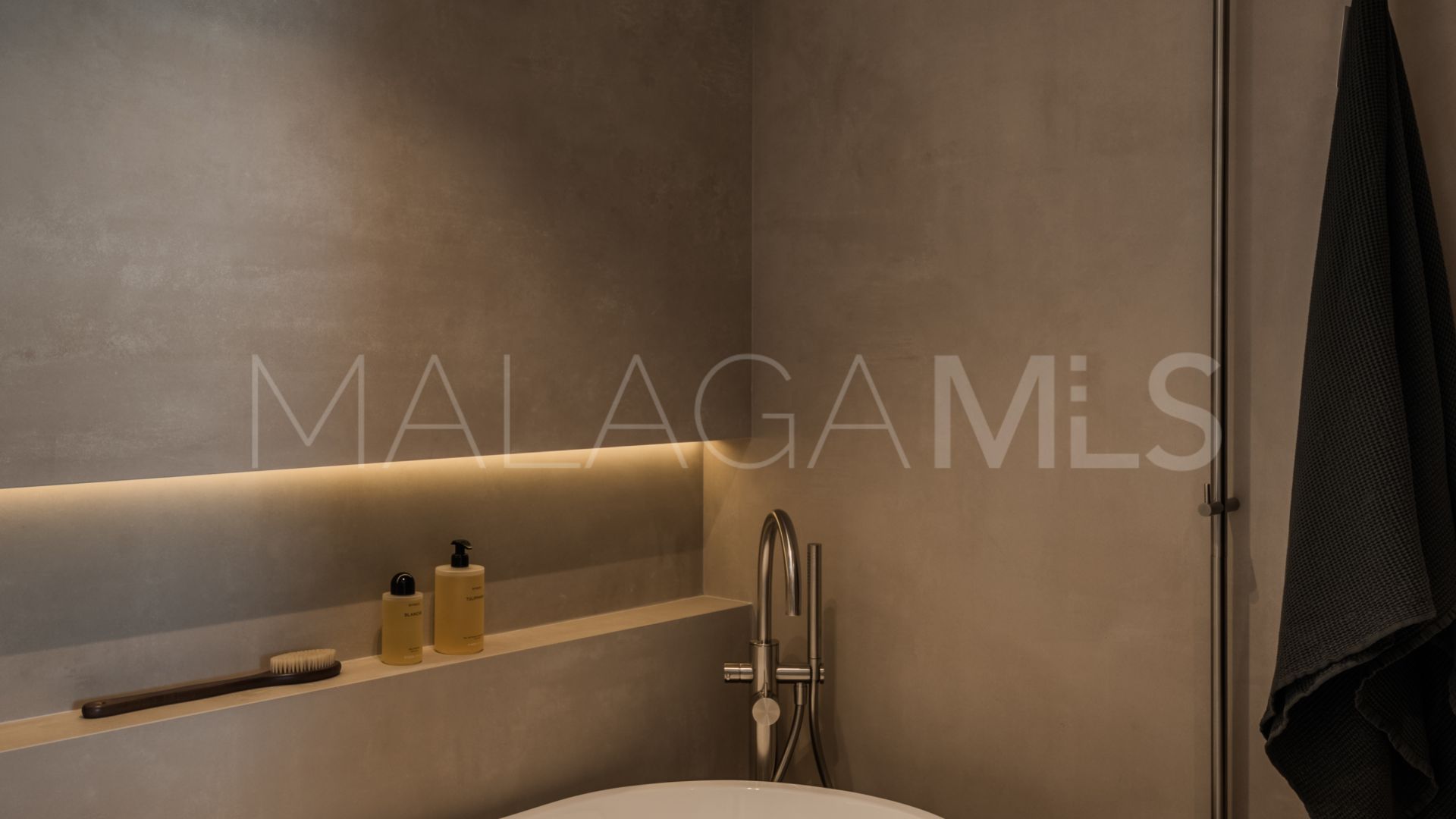 Buy ground floor apartment in Aloha