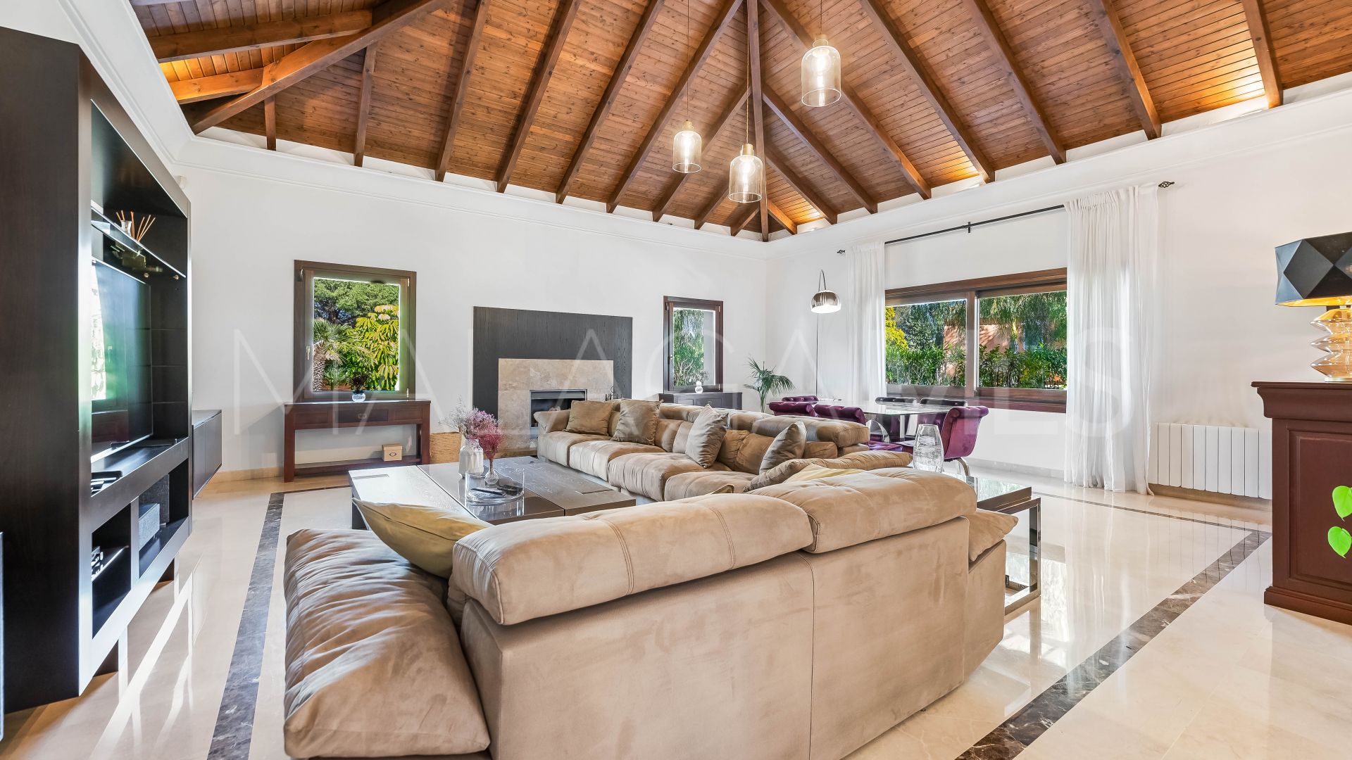 Villa for sale in Nueva Andalucia