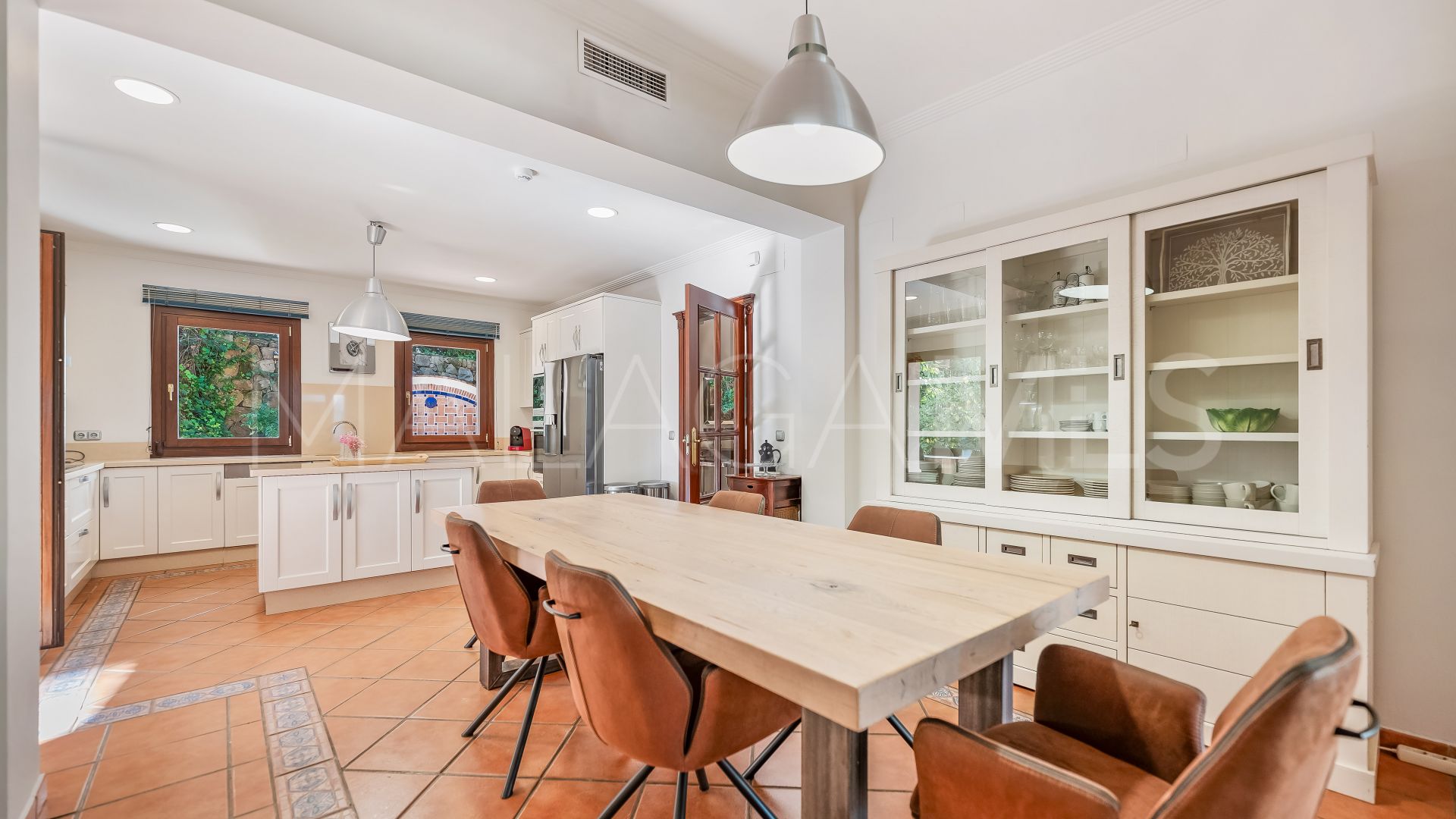 Villa for sale in Nueva Andalucia