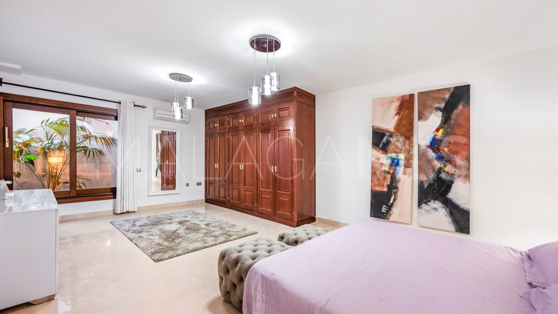 Villa for sale in Nueva Andalucia