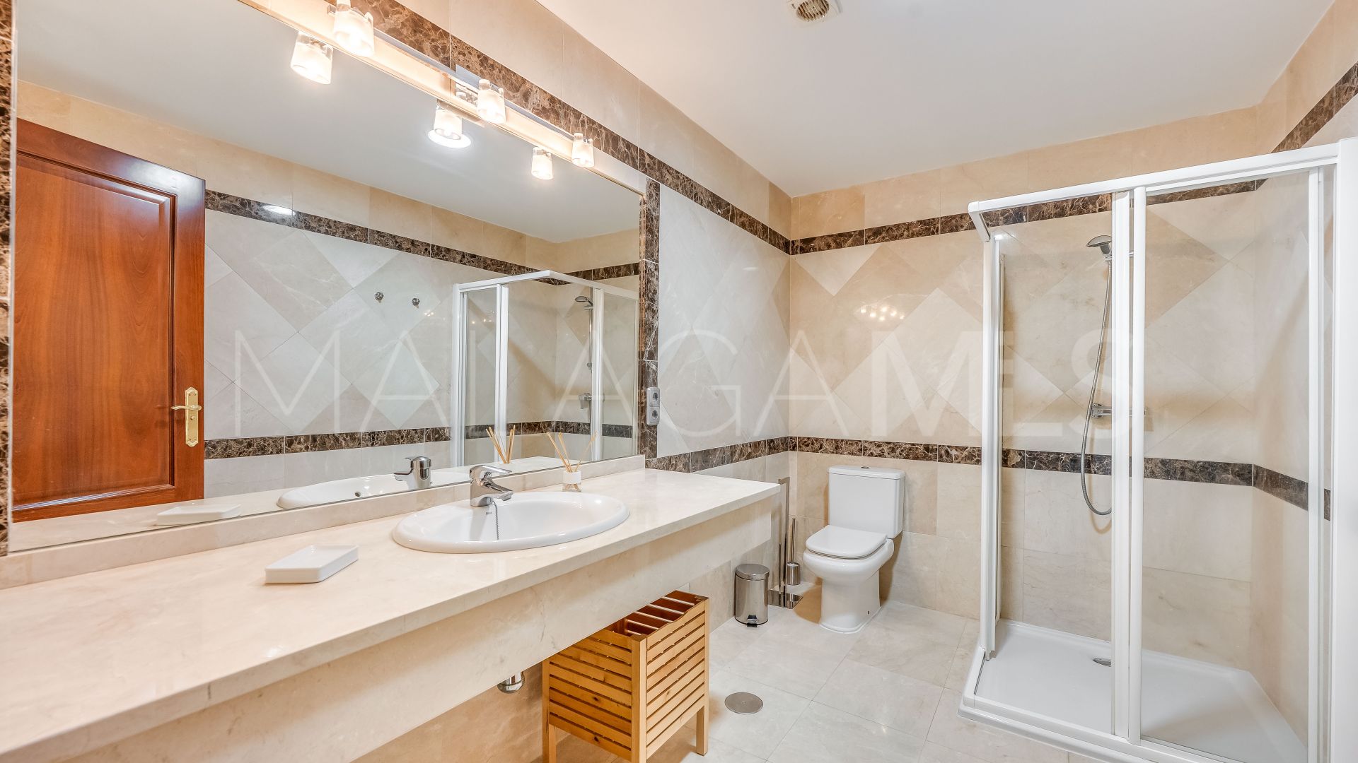 Villa for sale in Nueva Andalucia