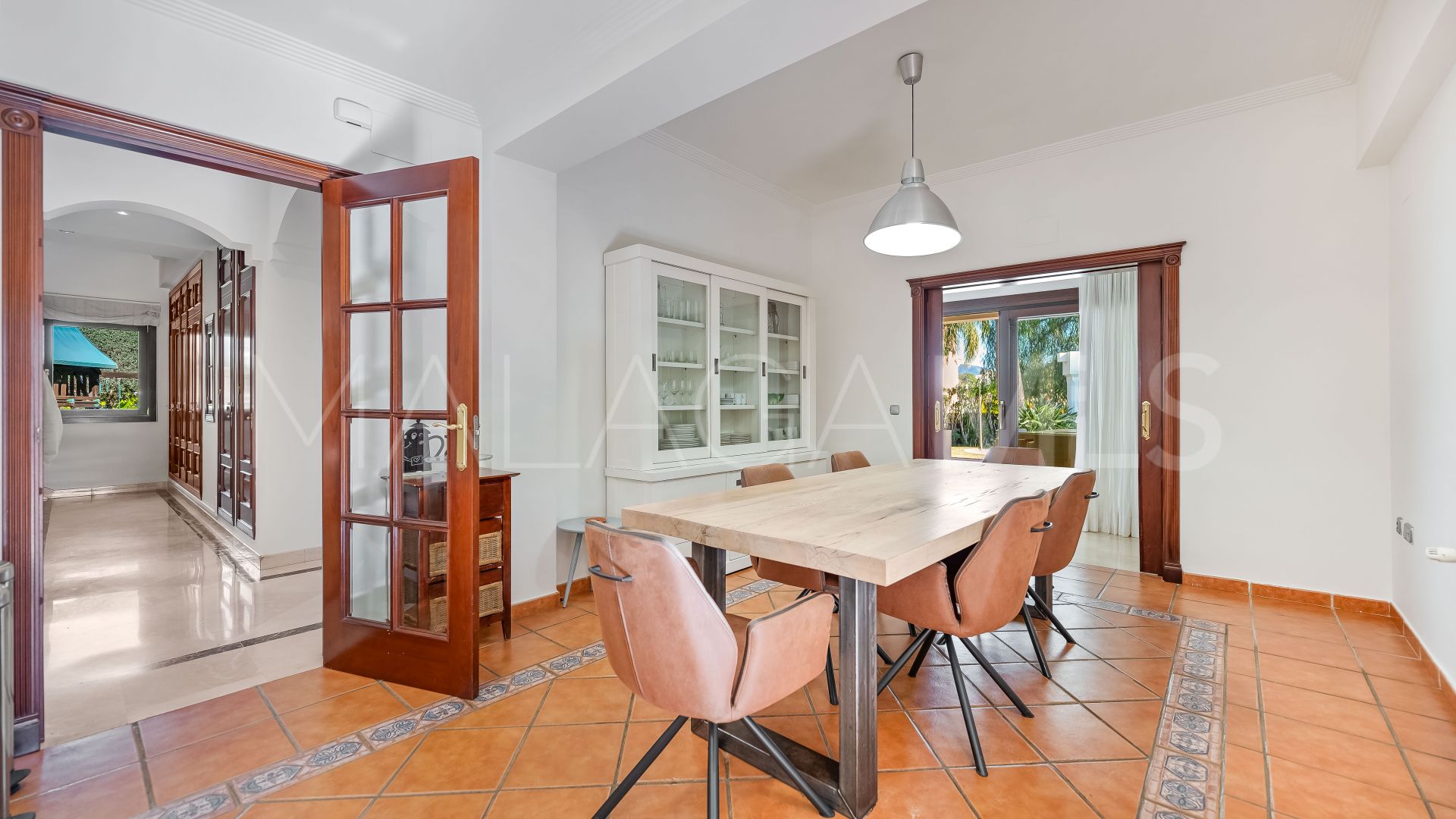 Villa for sale in Nueva Andalucia