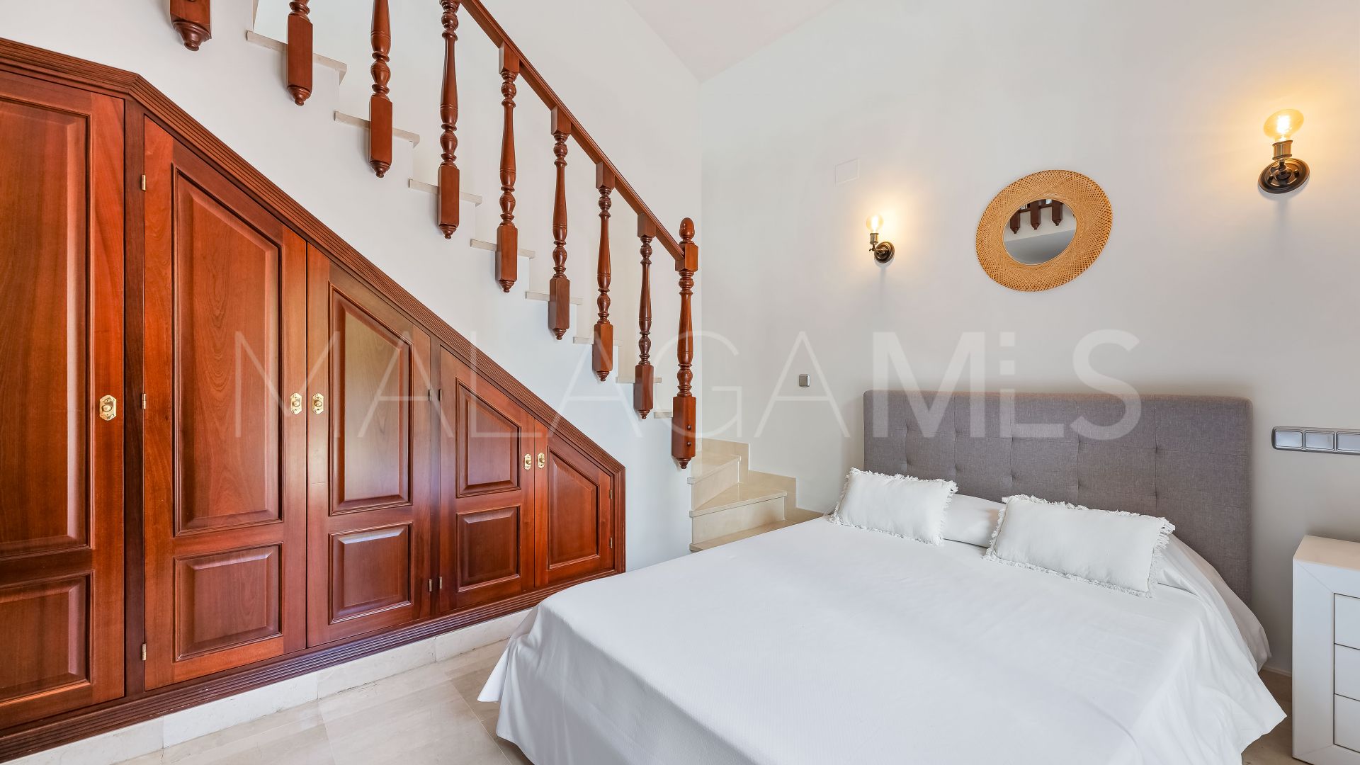 Villa for sale in Nueva Andalucia