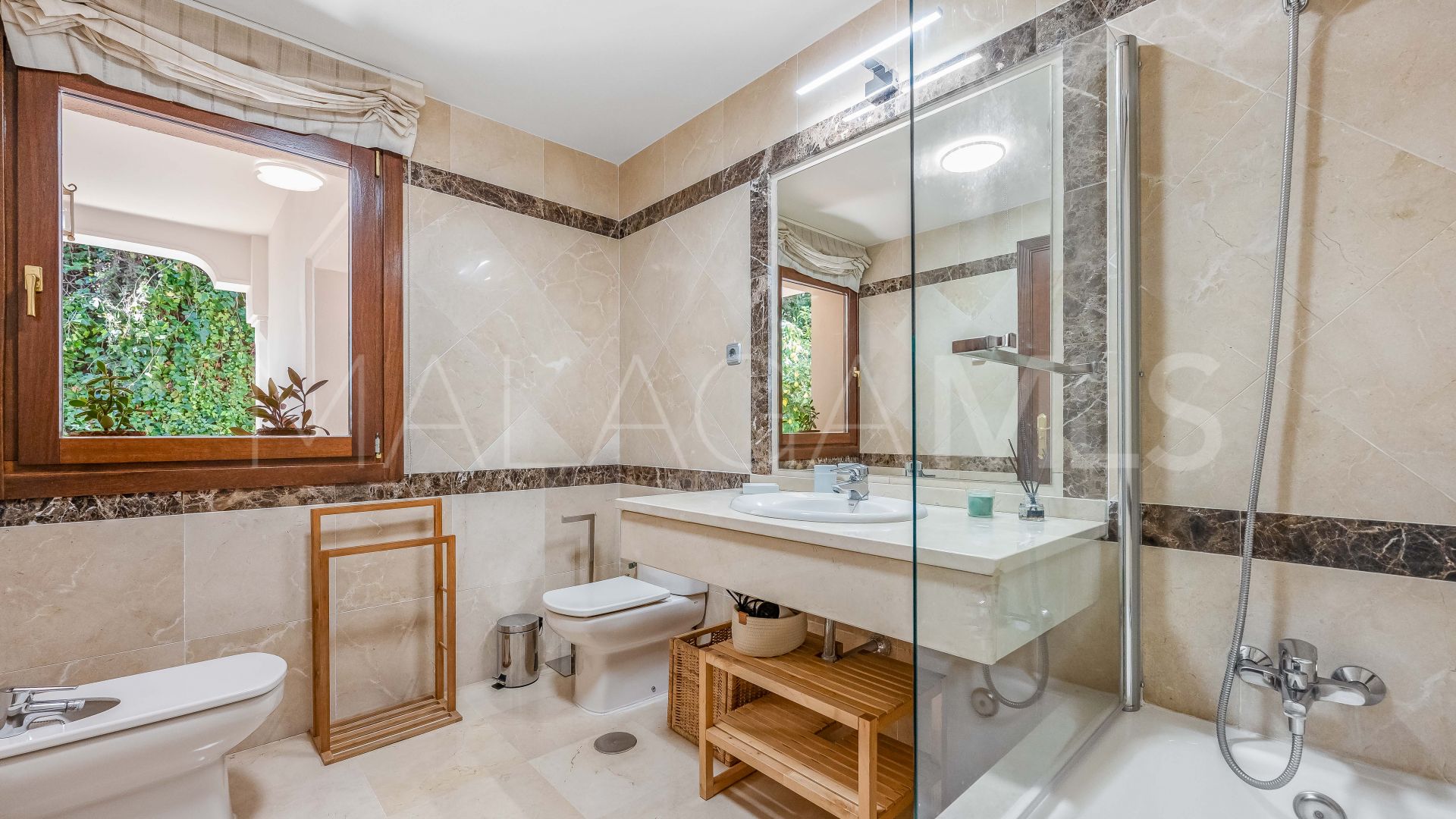 Villa for sale in Nueva Andalucia