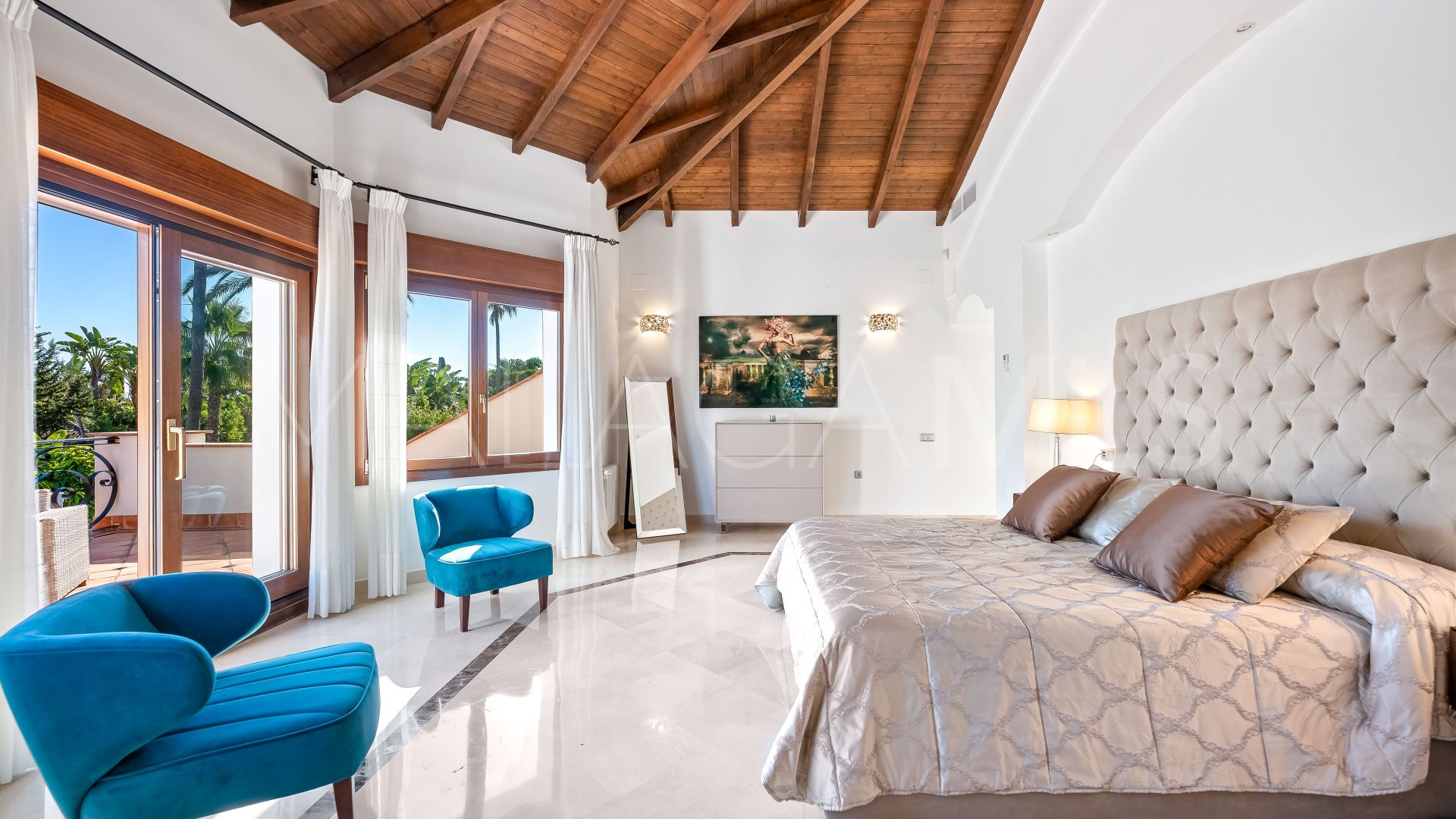 Villa for sale in Nueva Andalucia