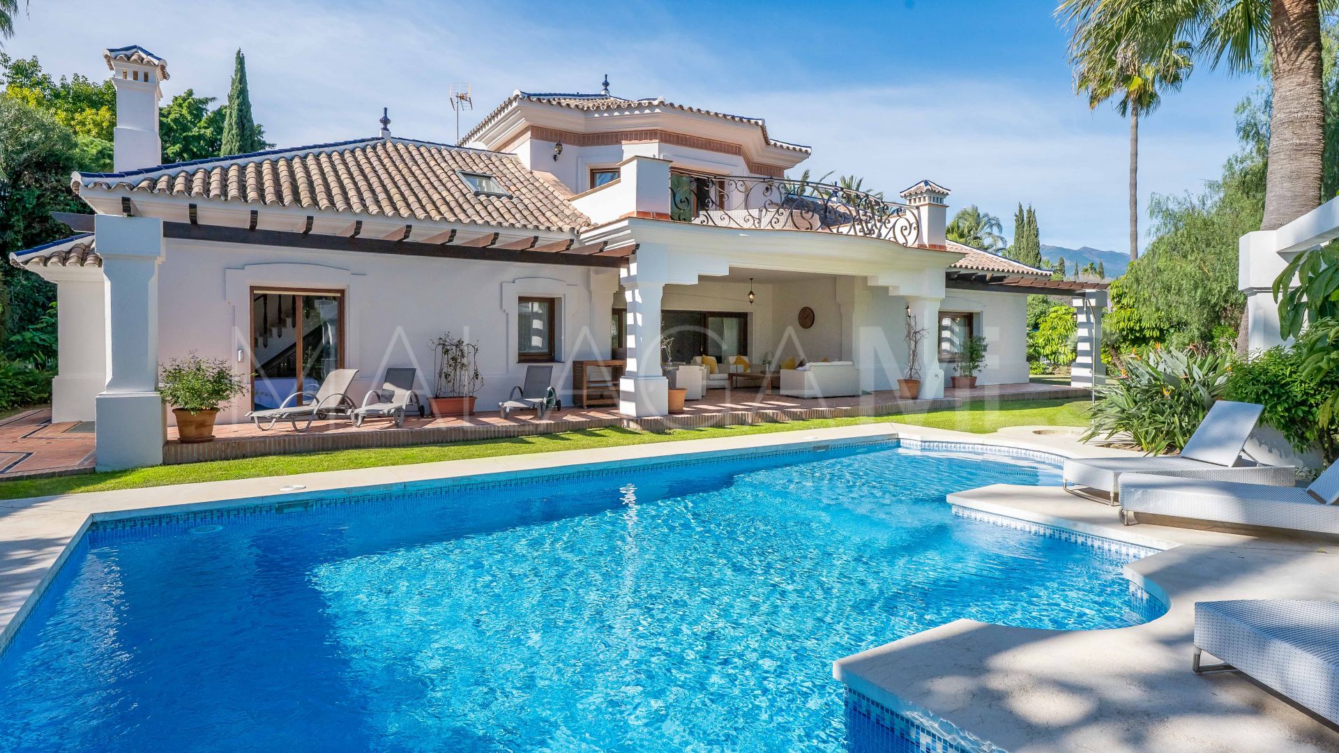 Villa for sale in Nueva Andalucia