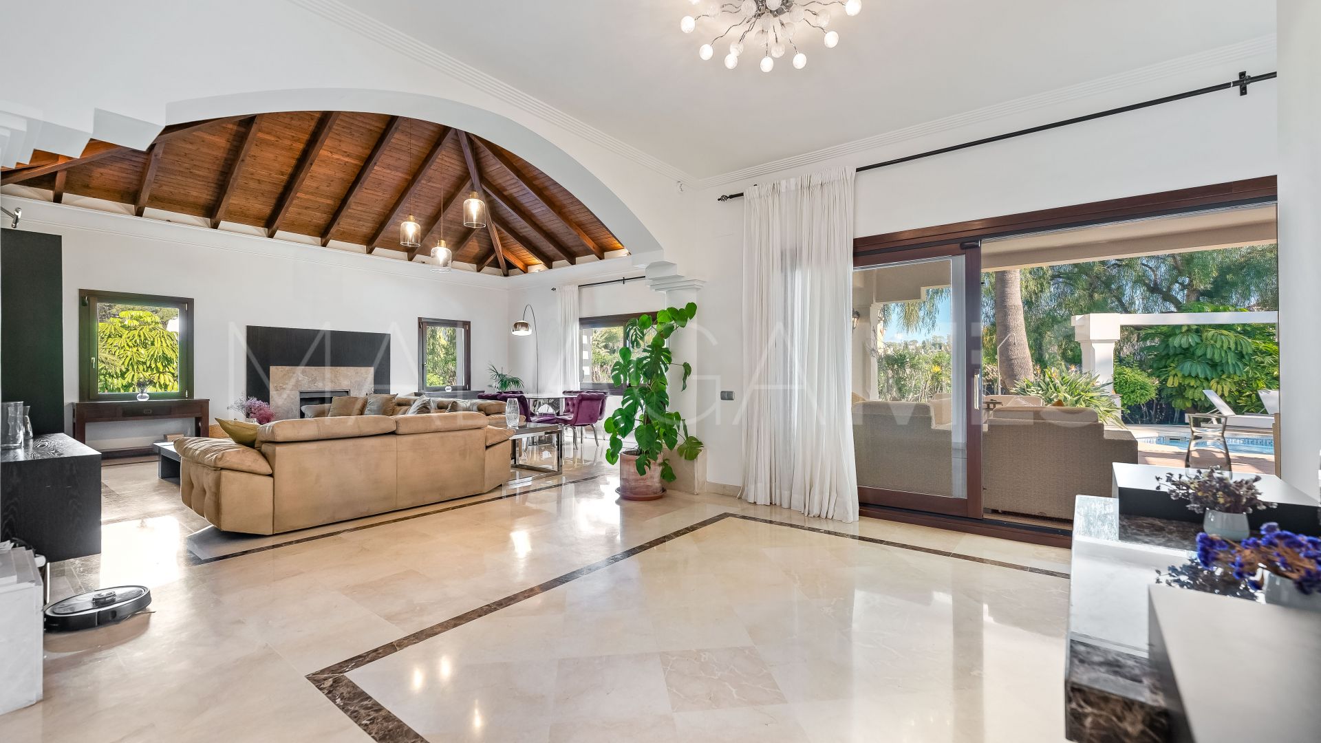 Villa for sale in Nueva Andalucia