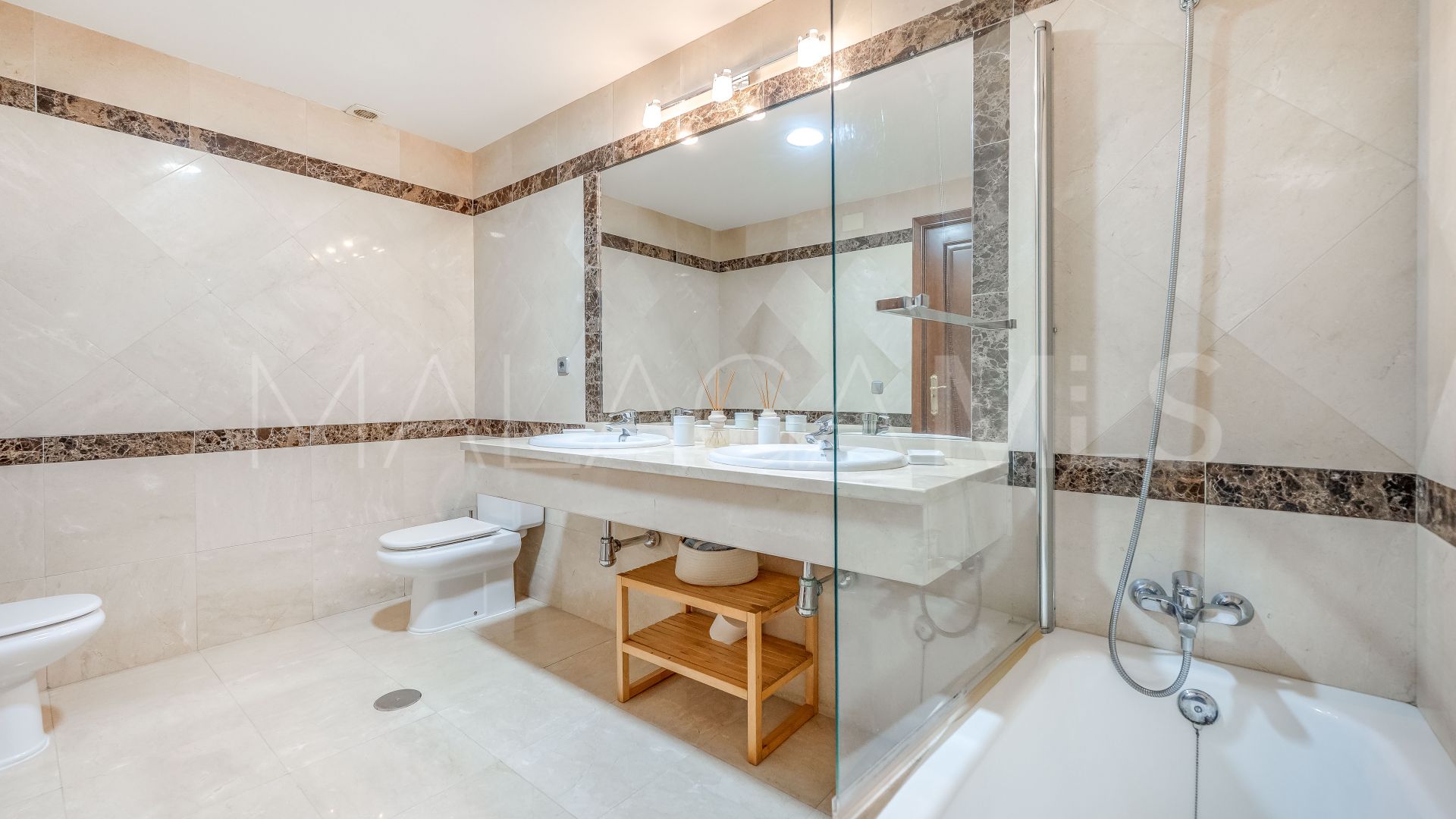 Villa for sale in Nueva Andalucia