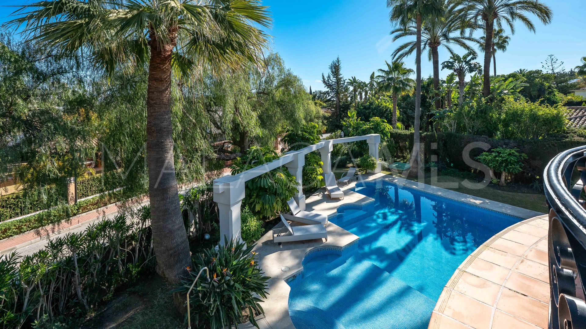 Villa for sale in Nueva Andalucia