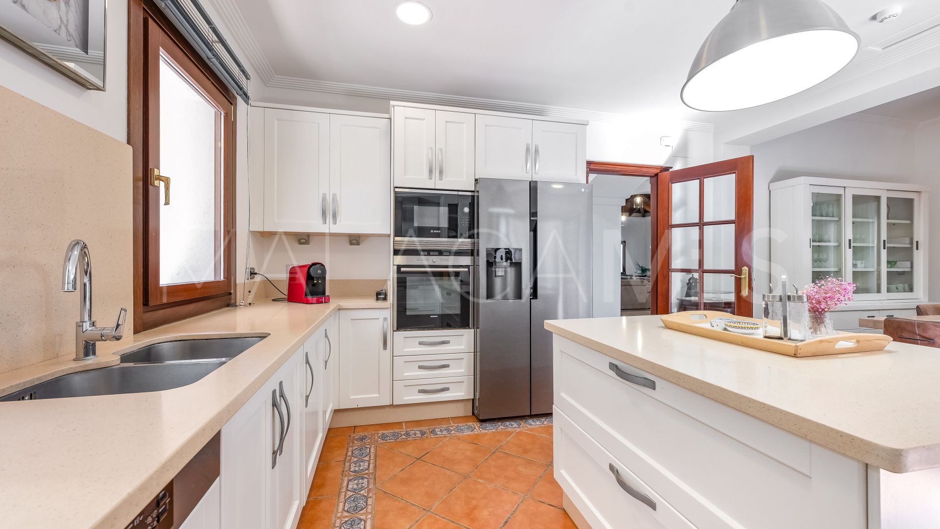 Villa for sale in Nueva Andalucia