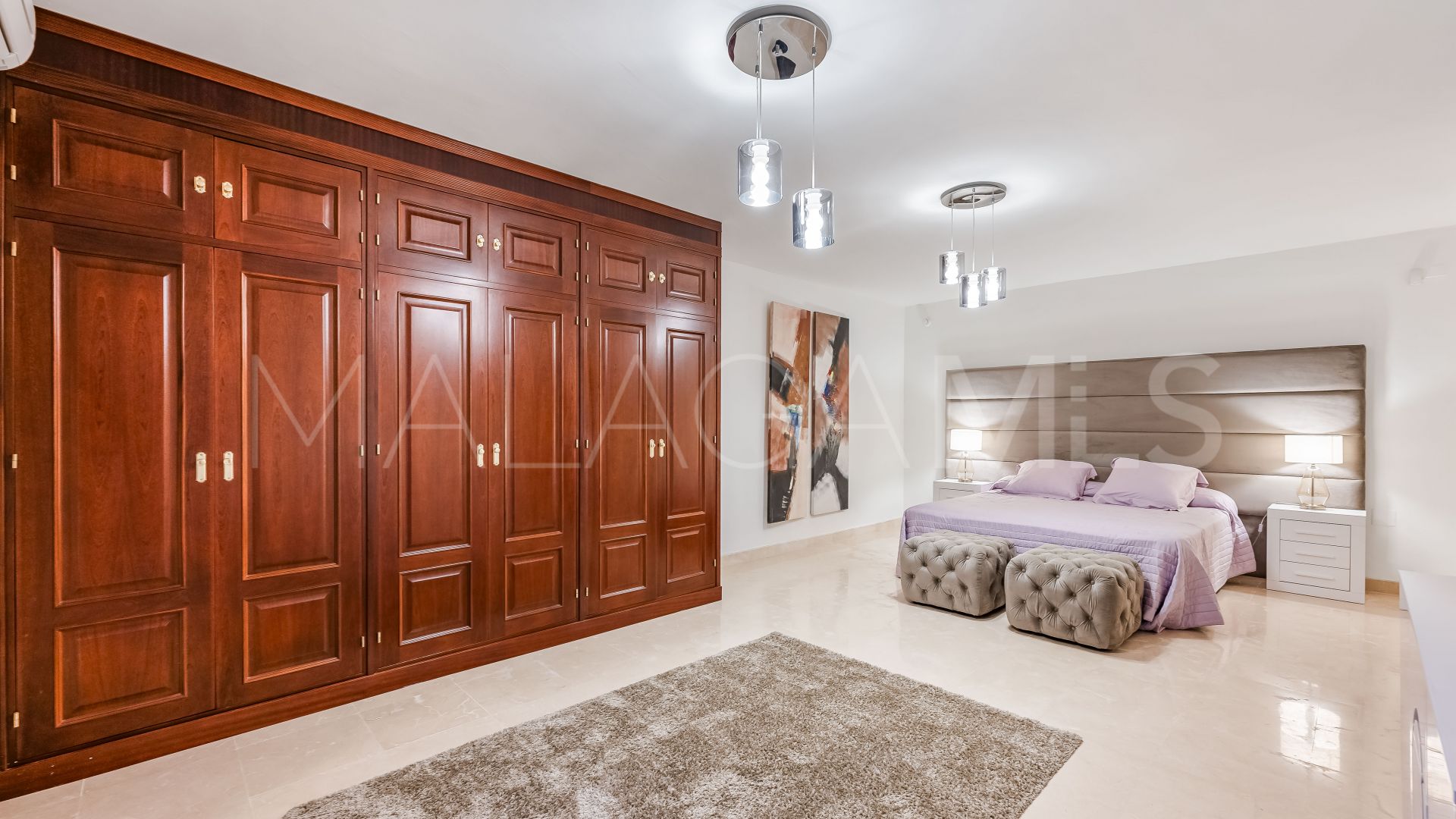 Villa for sale in Nueva Andalucia