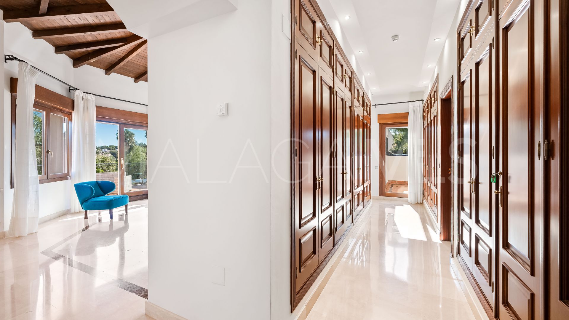 Villa for sale in Nueva Andalucia