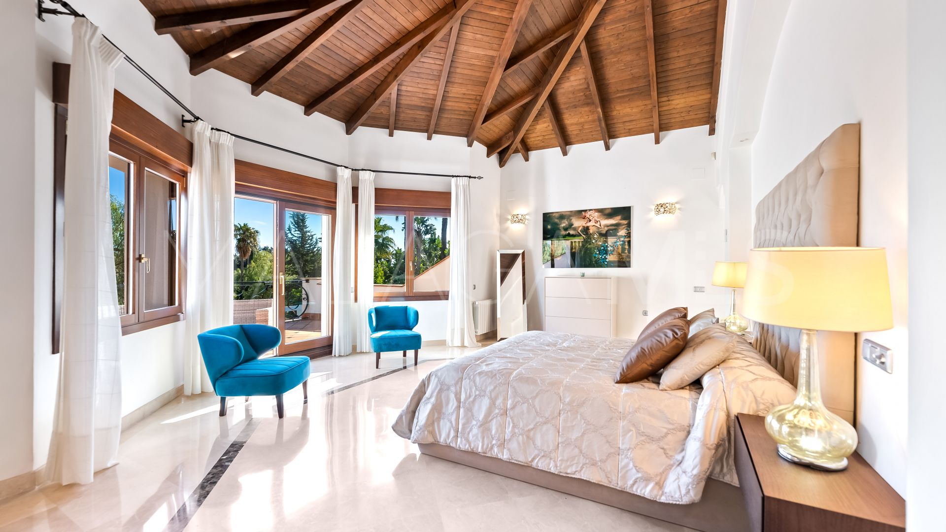 Villa for sale in Nueva Andalucia