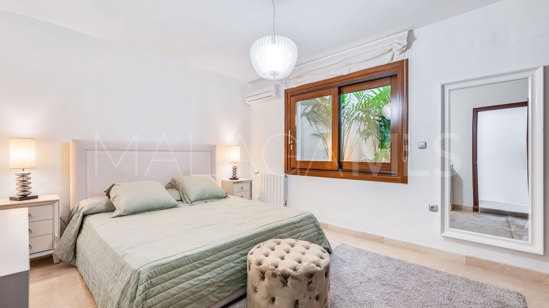 Villa for sale in Nueva Andalucia