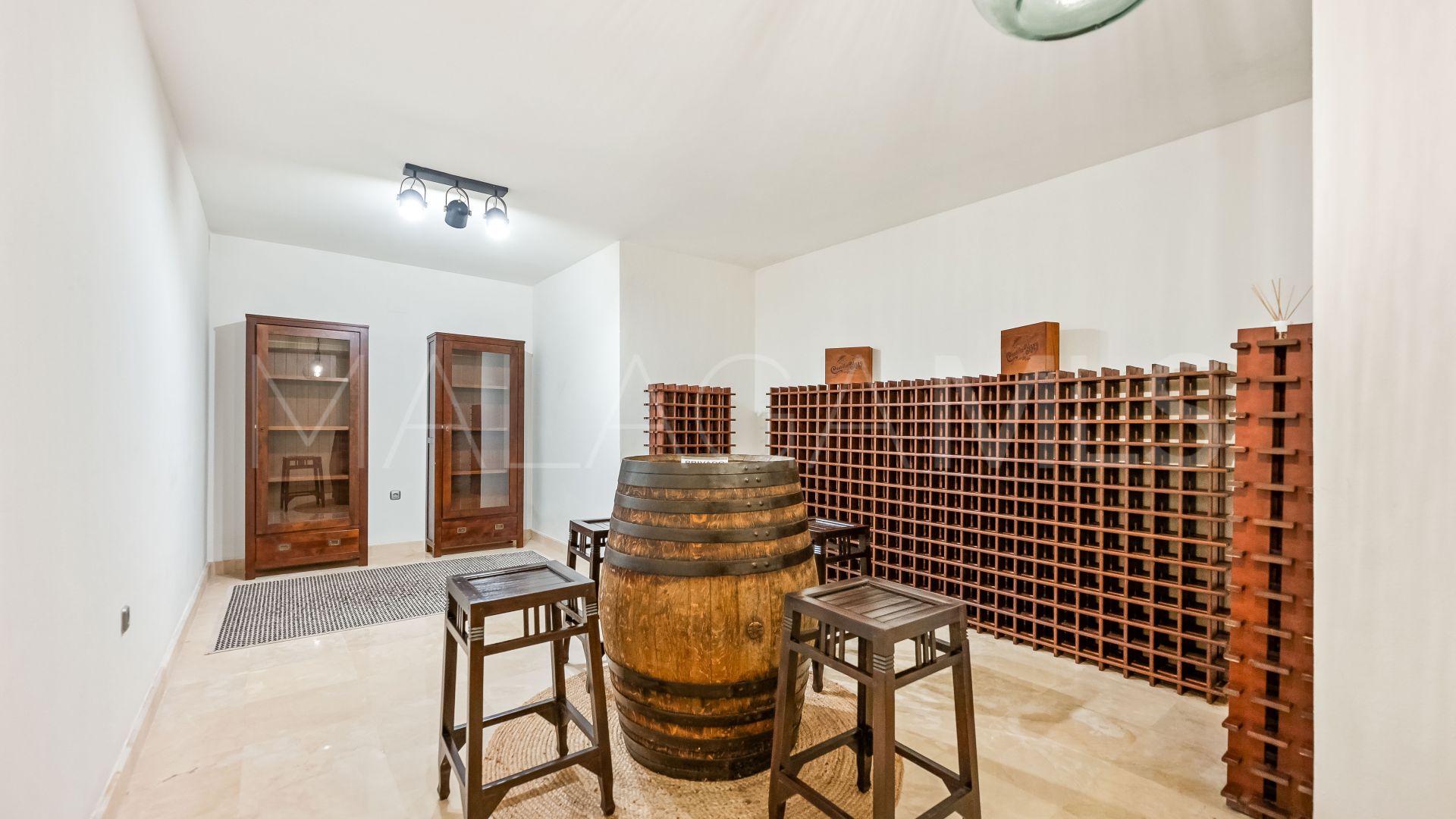 Villa for sale in Nueva Andalucia