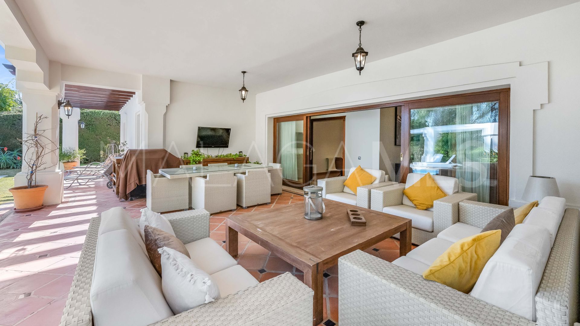 Villa for sale in Nueva Andalucia