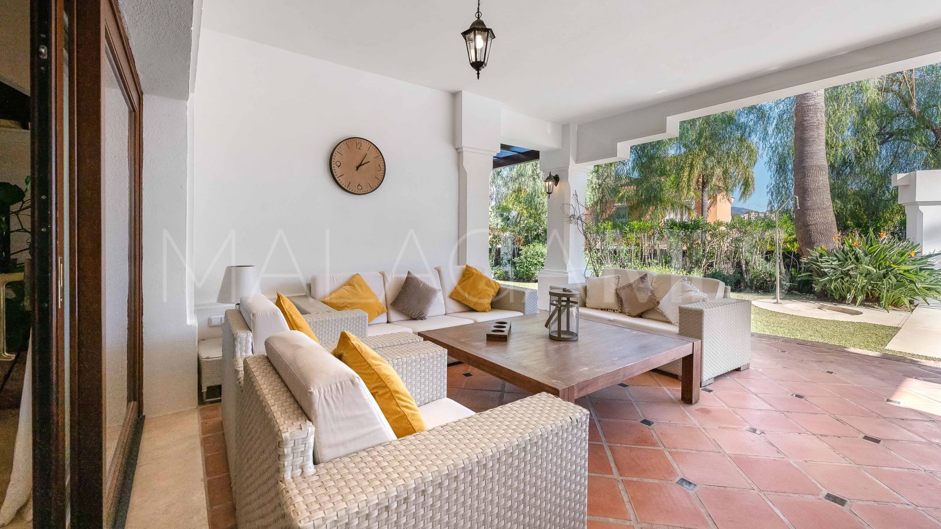 Villa for sale in Nueva Andalucia