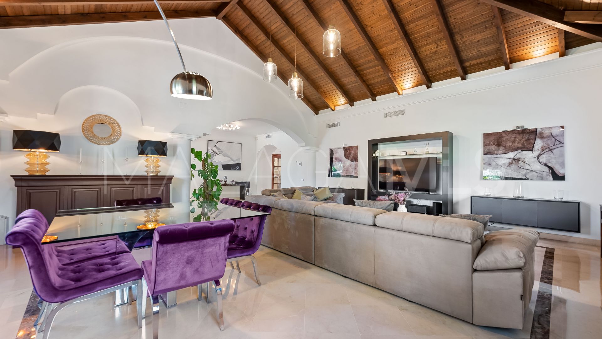 Villa for sale in Nueva Andalucia