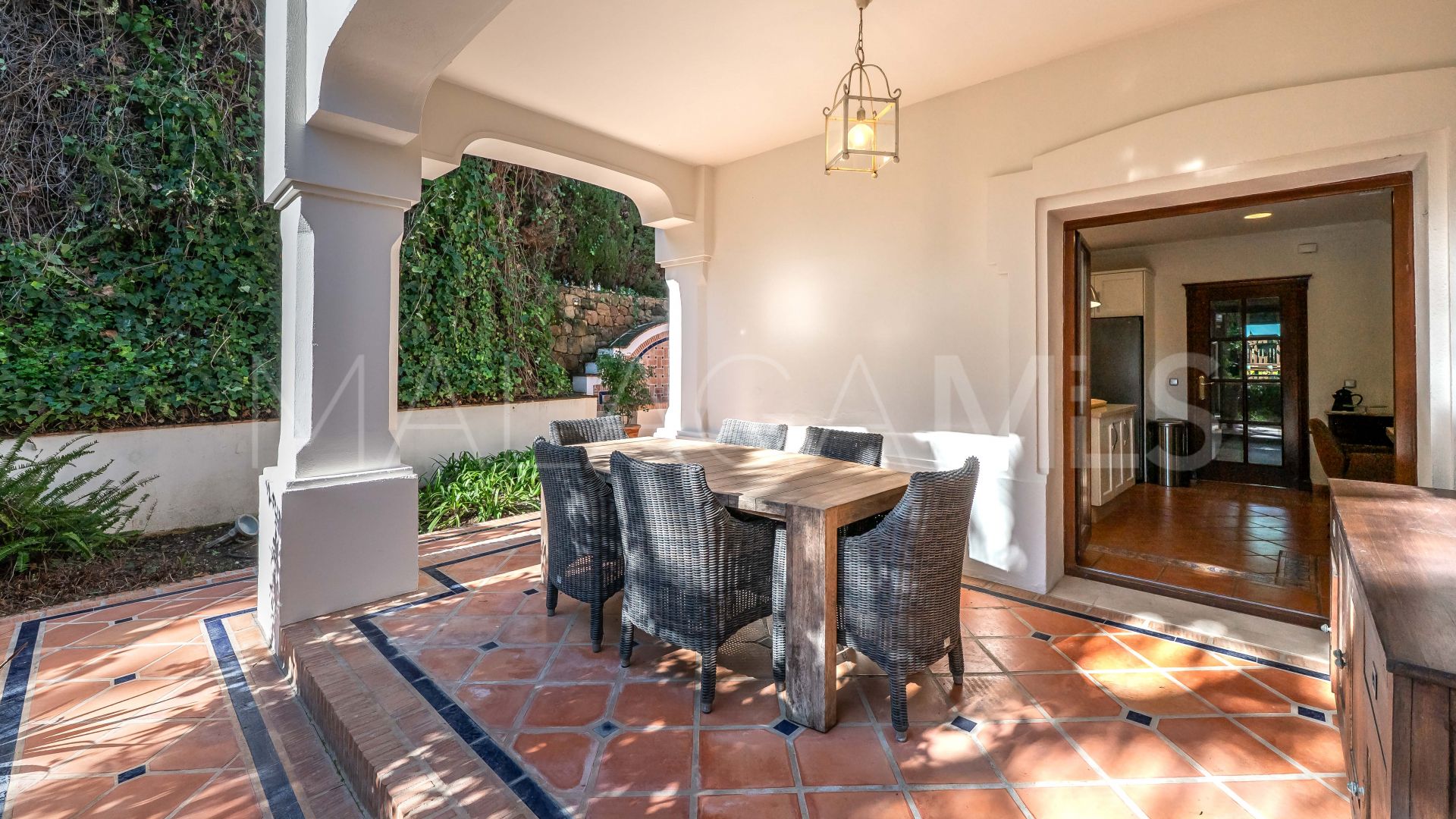 Villa for sale in Nueva Andalucia