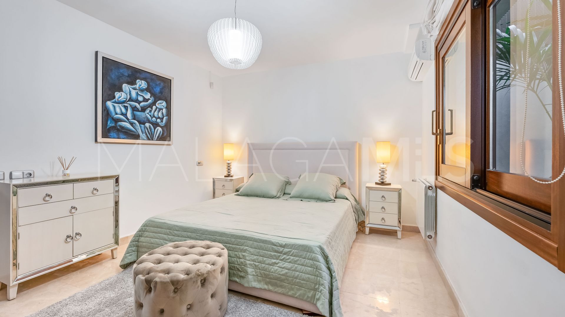 Villa for sale in Nueva Andalucia