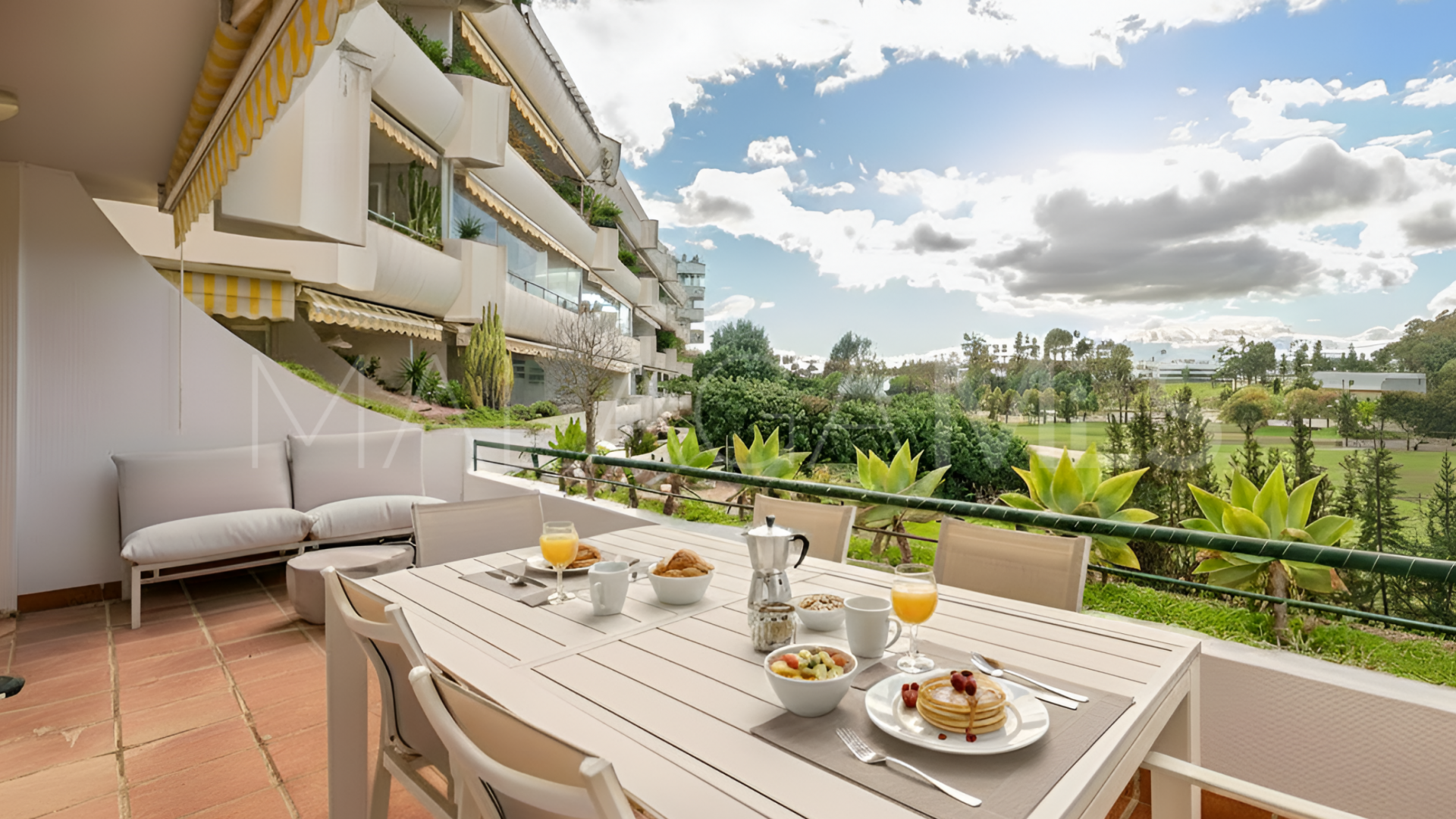 Lägenhet for sale in Guadalmina Alta