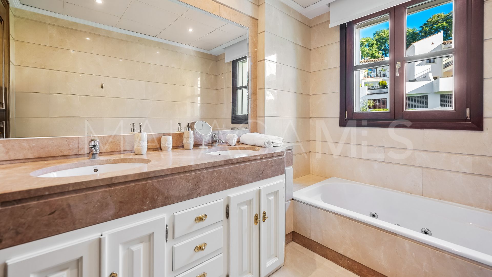 Villa a la venta with 6 bedrooms in Los Arqueros