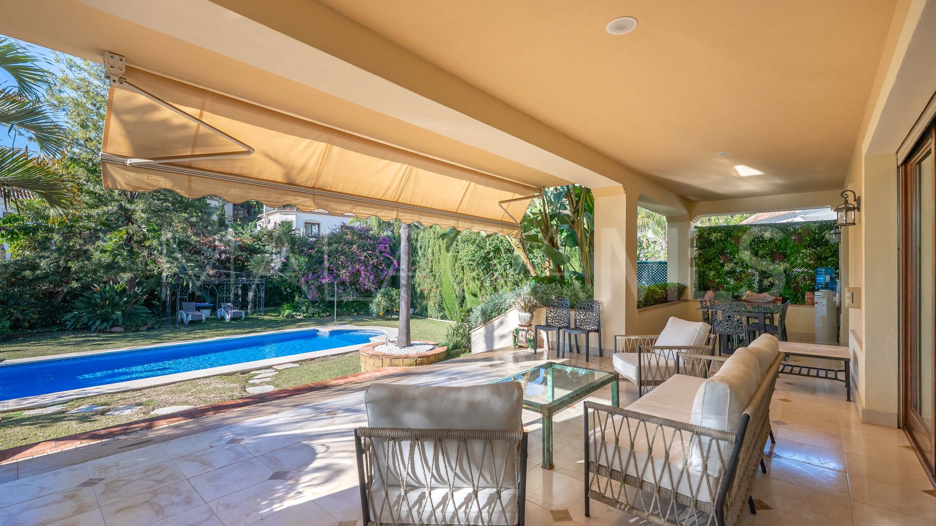 Villa a la venta with 6 bedrooms in Los Arqueros