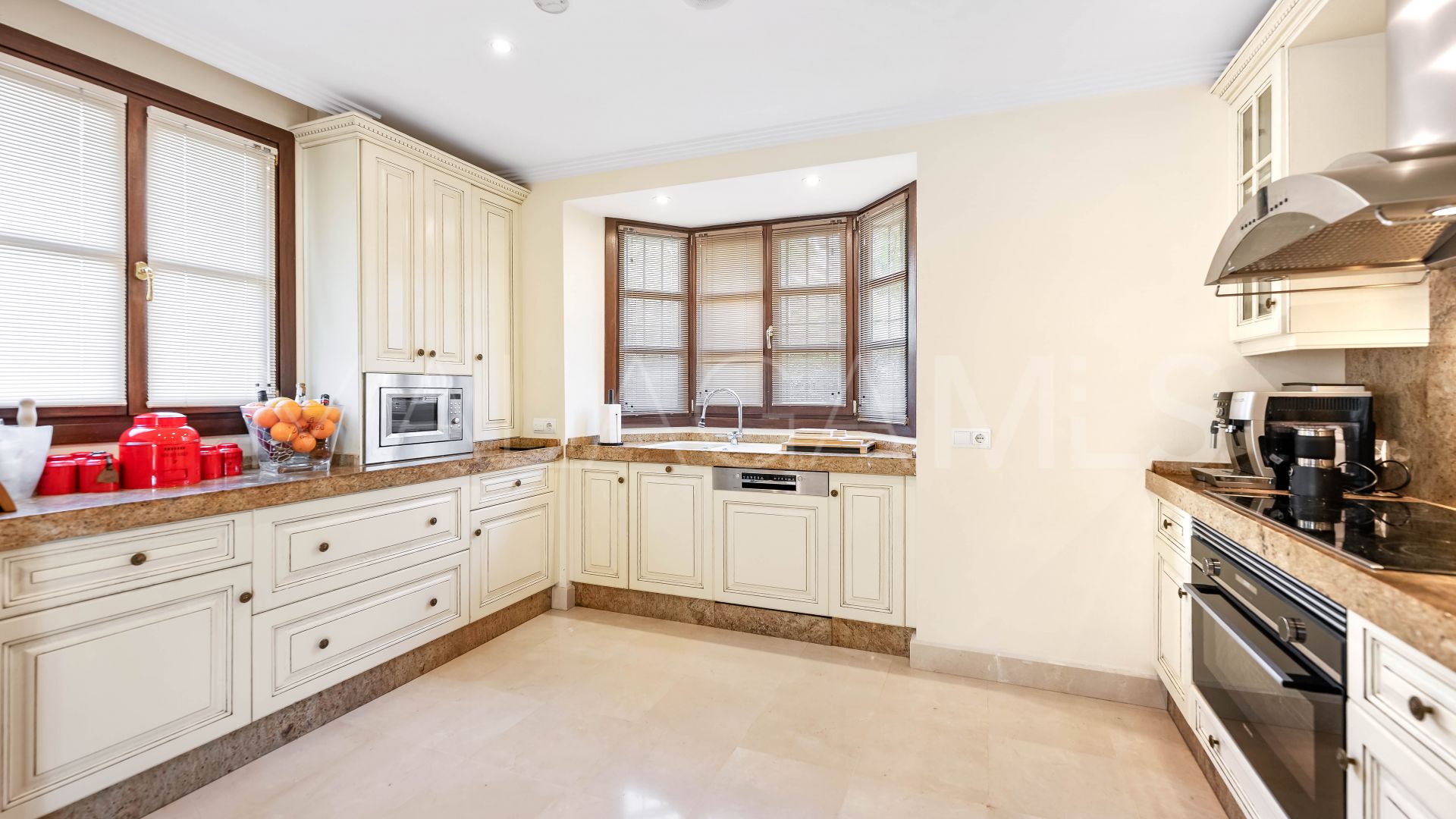 Villa a la venta with 6 bedrooms in Los Arqueros