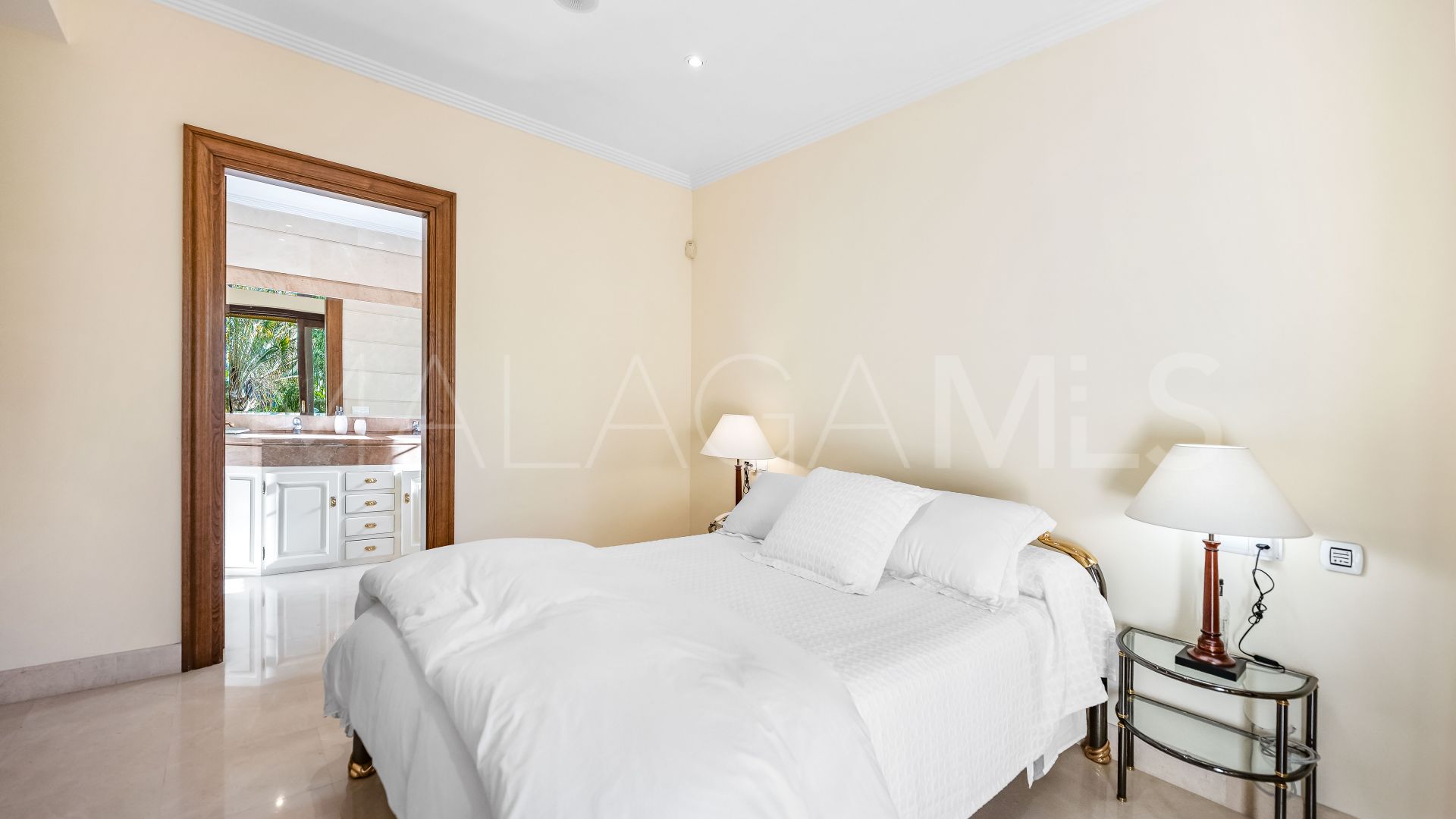 Villa a la venta with 6 bedrooms in Los Arqueros