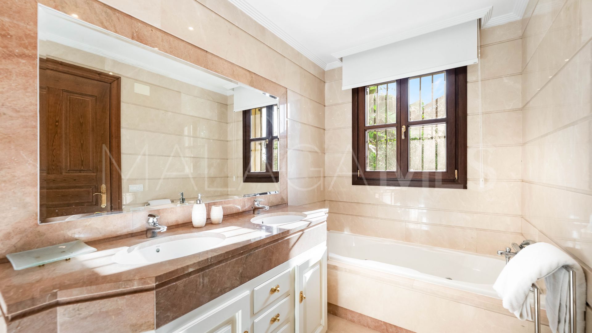 Villa a la venta with 6 bedrooms in Los Arqueros