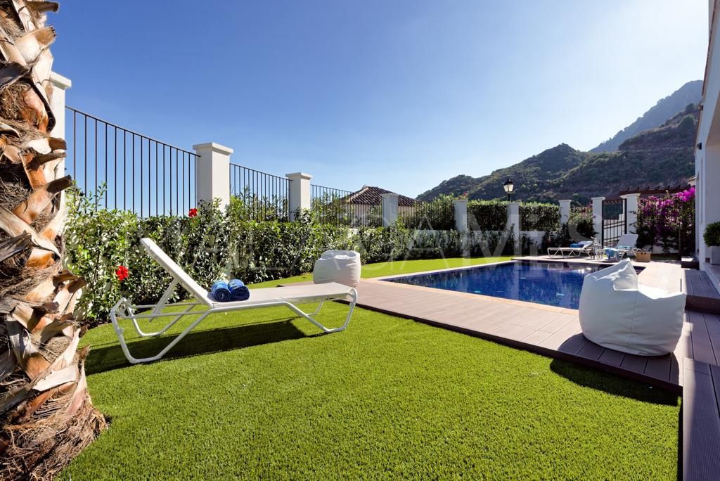 Villa for sale in Benahavis Hills Country Club