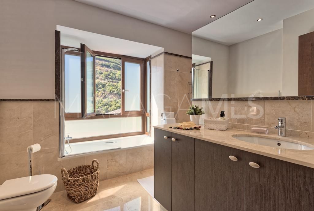 Villa for sale in Benahavis Hills Country Club