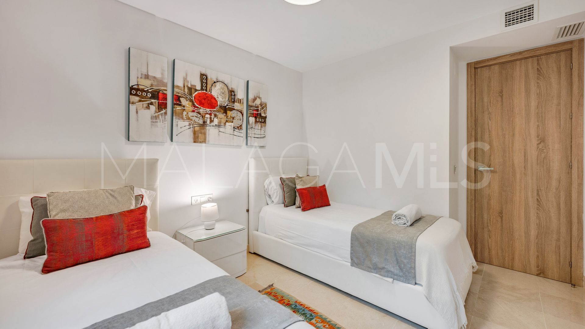 For sale ground floor apartment with 2 bedrooms in Marbella - Puerto Banus