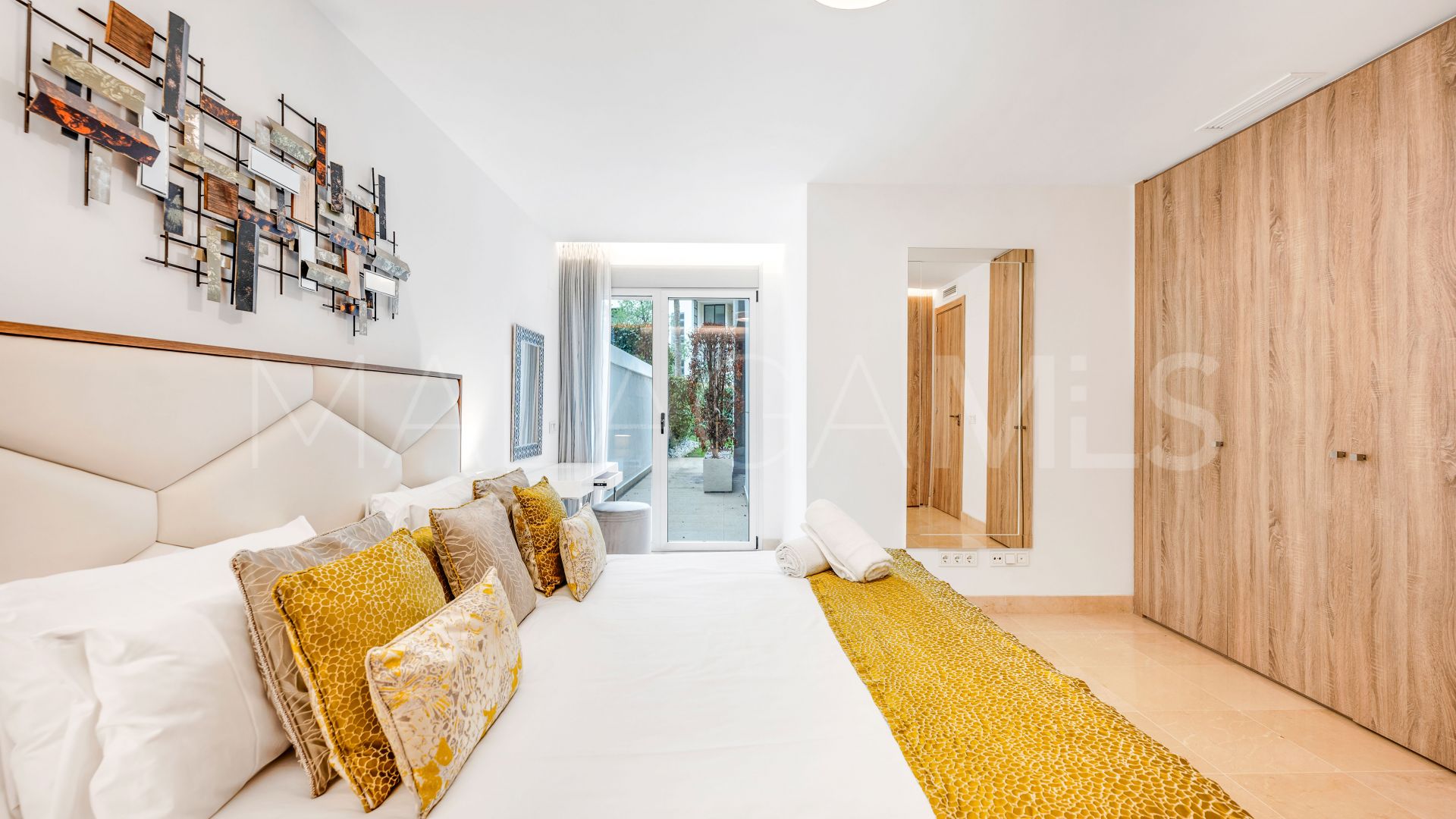 For sale ground floor apartment with 2 bedrooms in Marbella - Puerto Banus