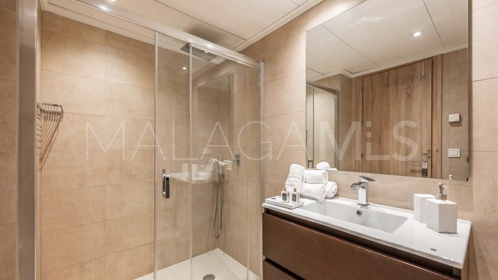 For sale ground floor apartment with 2 bedrooms in Marbella - Puerto Banus