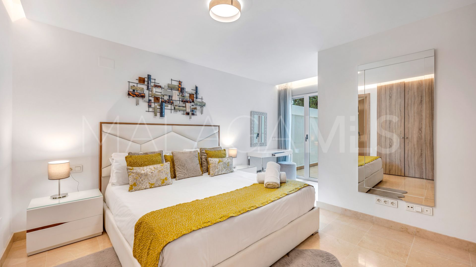 For sale ground floor apartment with 2 bedrooms in Marbella - Puerto Banus