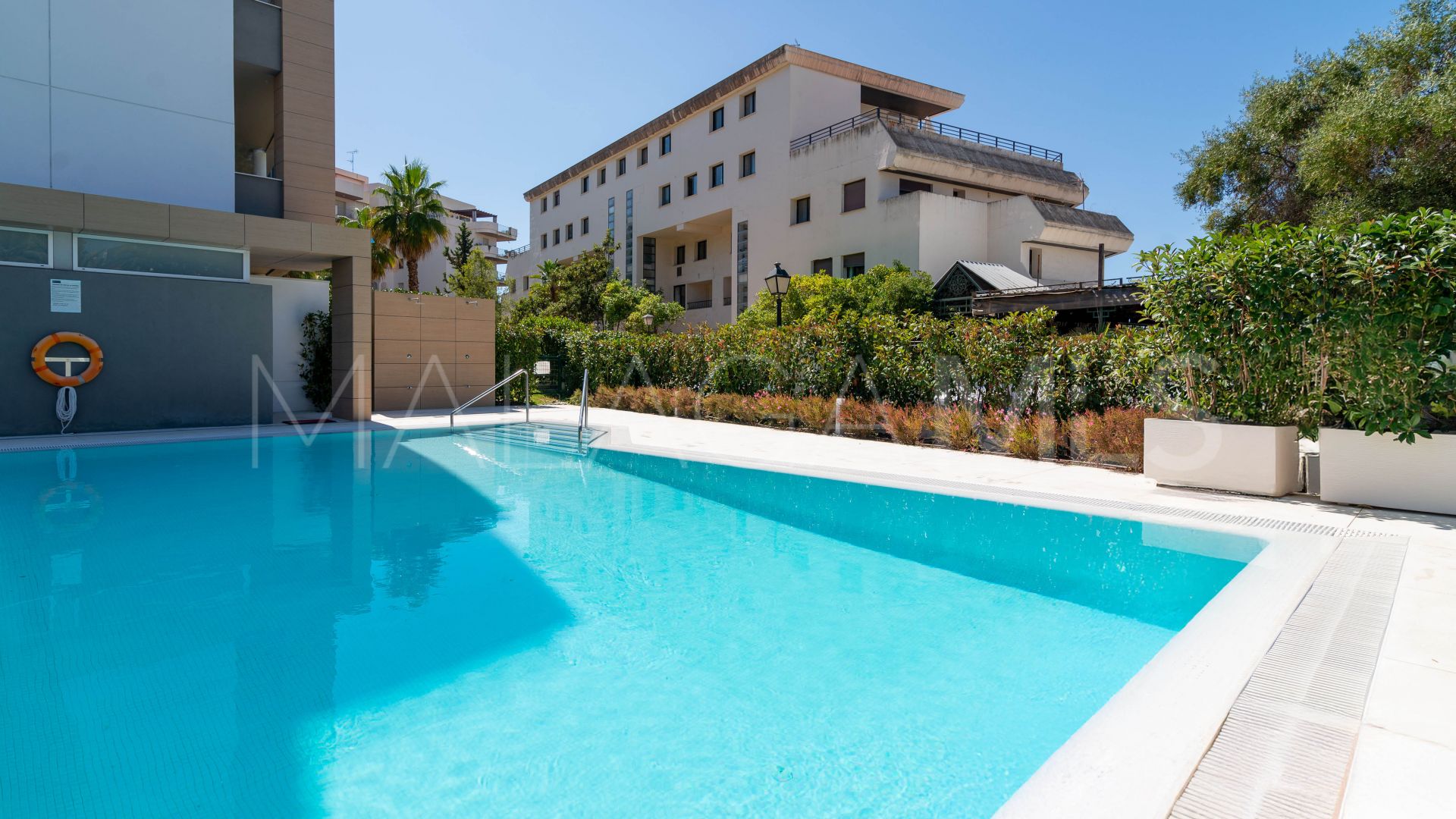 For sale ground floor apartment with 2 bedrooms in Marbella - Puerto Banus