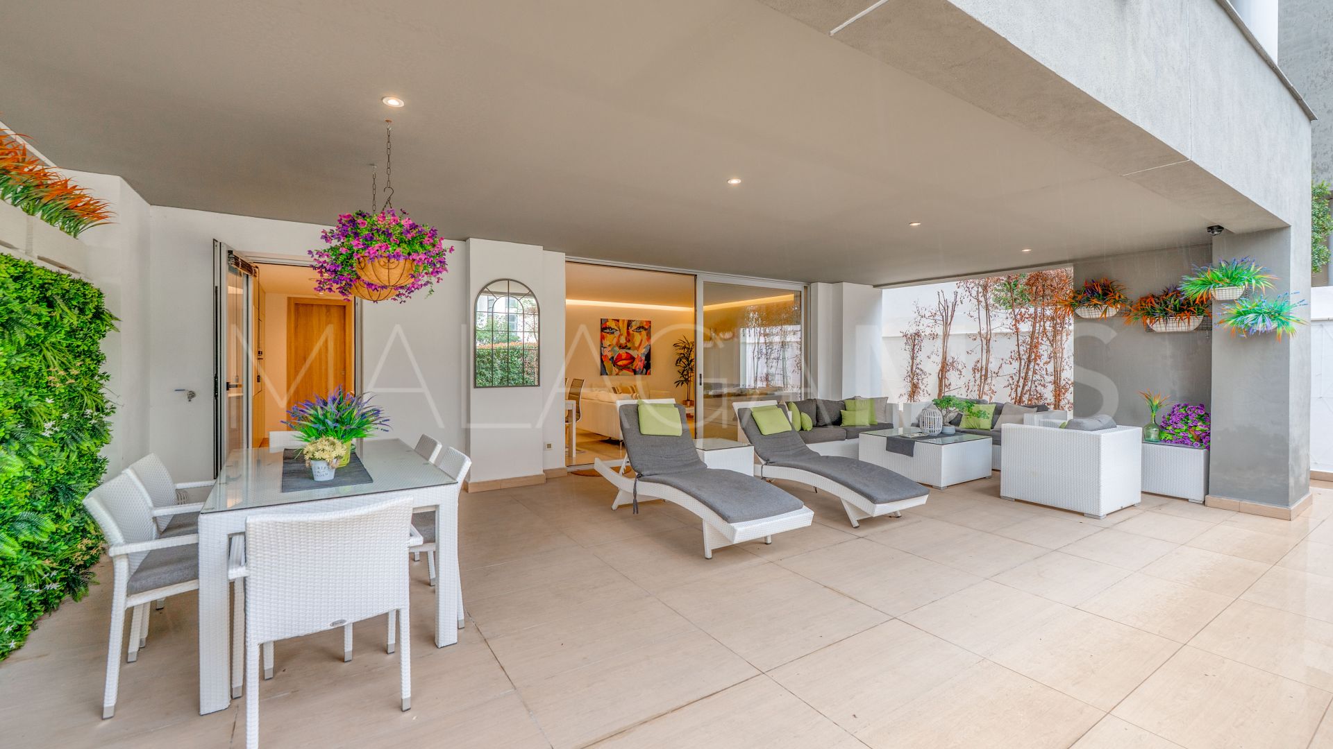 For sale ground floor apartment with 2 bedrooms in Marbella - Puerto Banus